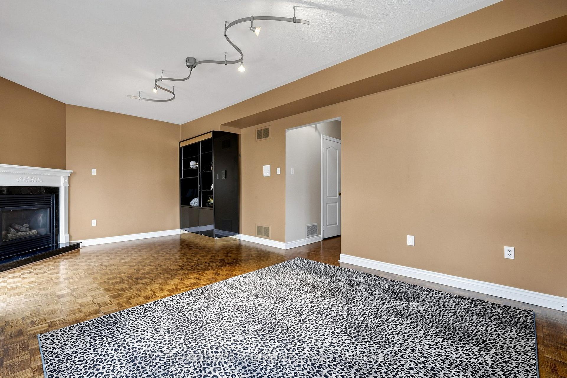 Photo 7 of 1 Edenbridge Drive, Vaughan, Beverley Glen — HOMEH