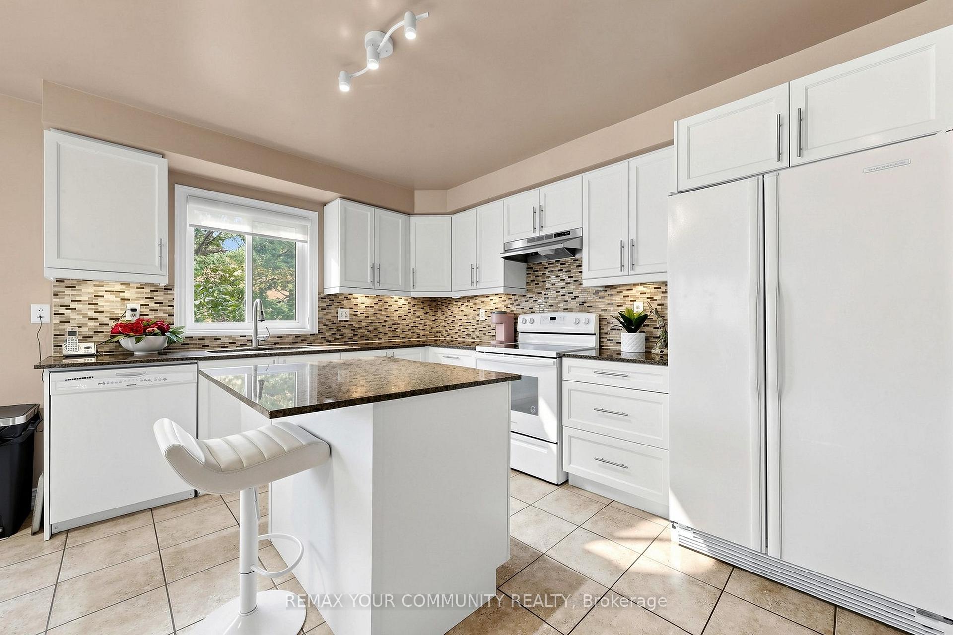 Photo 17 of 1 Edenbridge Drive, Vaughan, Beverley Glen — HOMEH