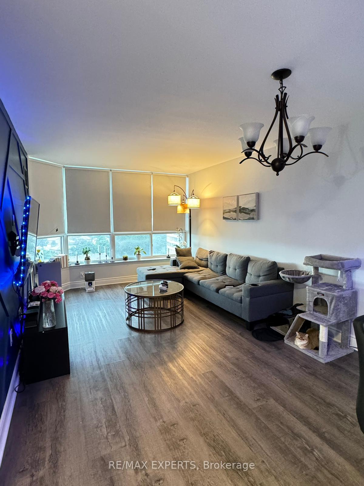 Photo 4 of Unit 1403, 55 Elm Drive, Mississauga, City Centre — HOMEH