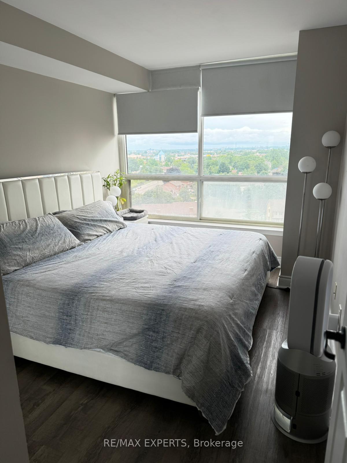 Photo 6 of Unit 1403, 55 Elm Drive, Mississauga, City Centre — HOMEH