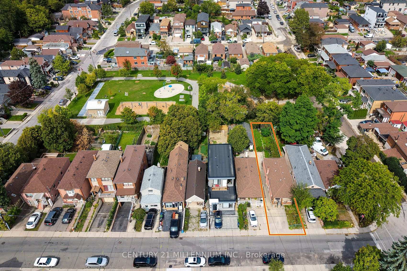 Photo 3 of 16 Rochdale Avenue, Toronto, Caledonia-Fairbank — HOMEH