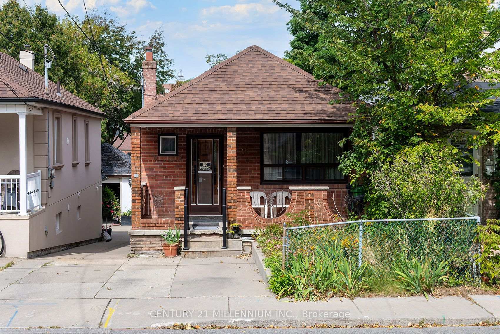 Photo 4 of 16 Rochdale Avenue, Toronto, Caledonia-Fairbank — HOMEH
