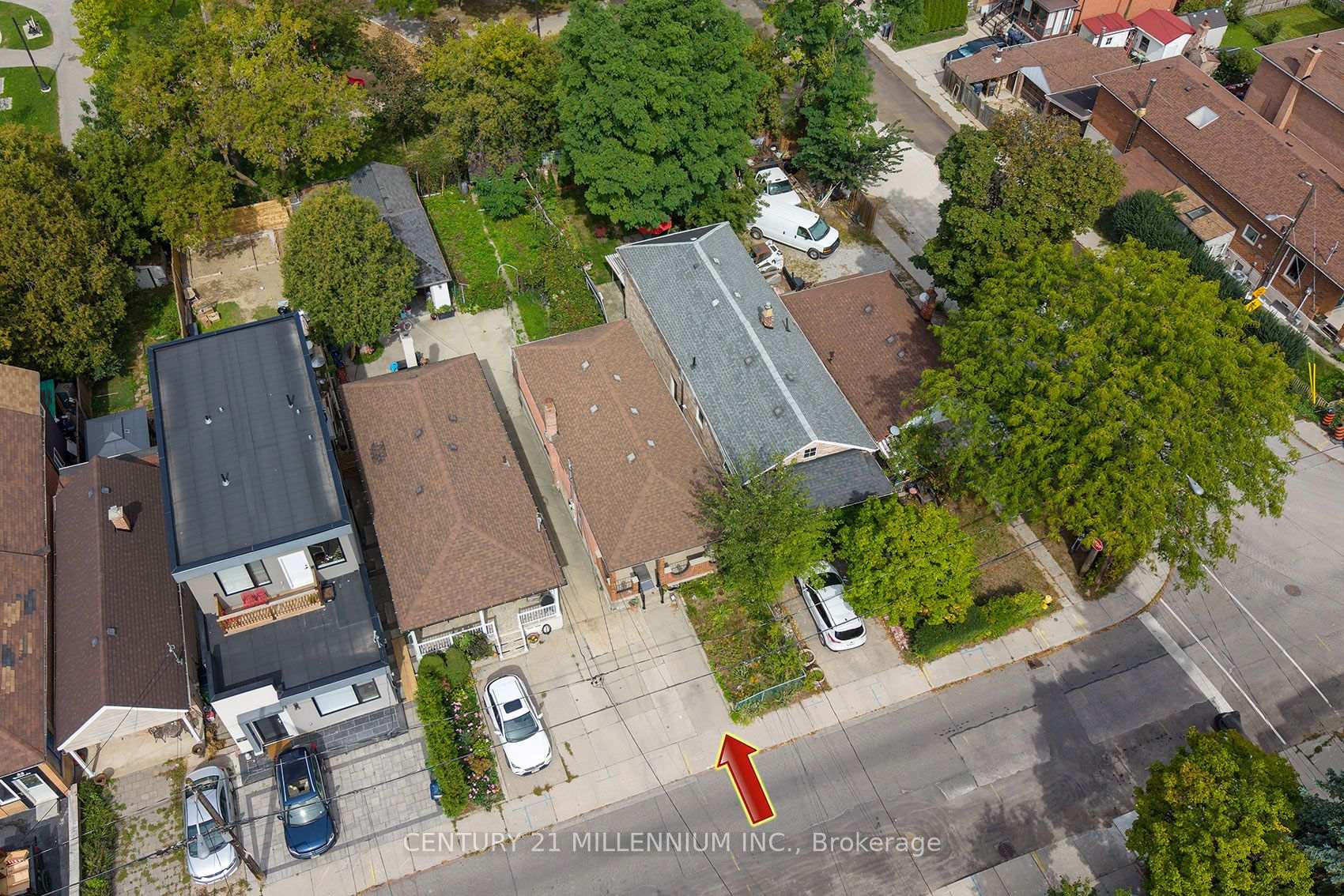 Photo 5 of 16 Rochdale Avenue, Toronto, Caledonia-Fairbank — HOMEH