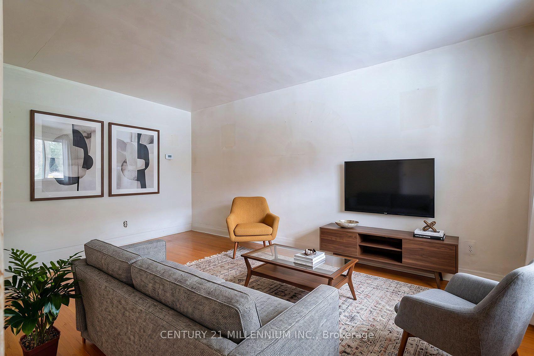 Photo 10 of 16 Rochdale Avenue, Toronto, Caledonia-Fairbank — HOMEH