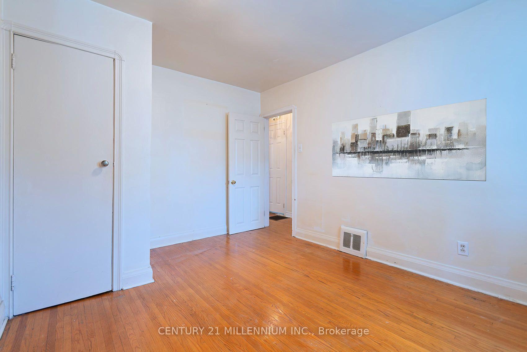 Photo 14 of 16 Rochdale Avenue, Toronto, Caledonia-Fairbank — HOMEH