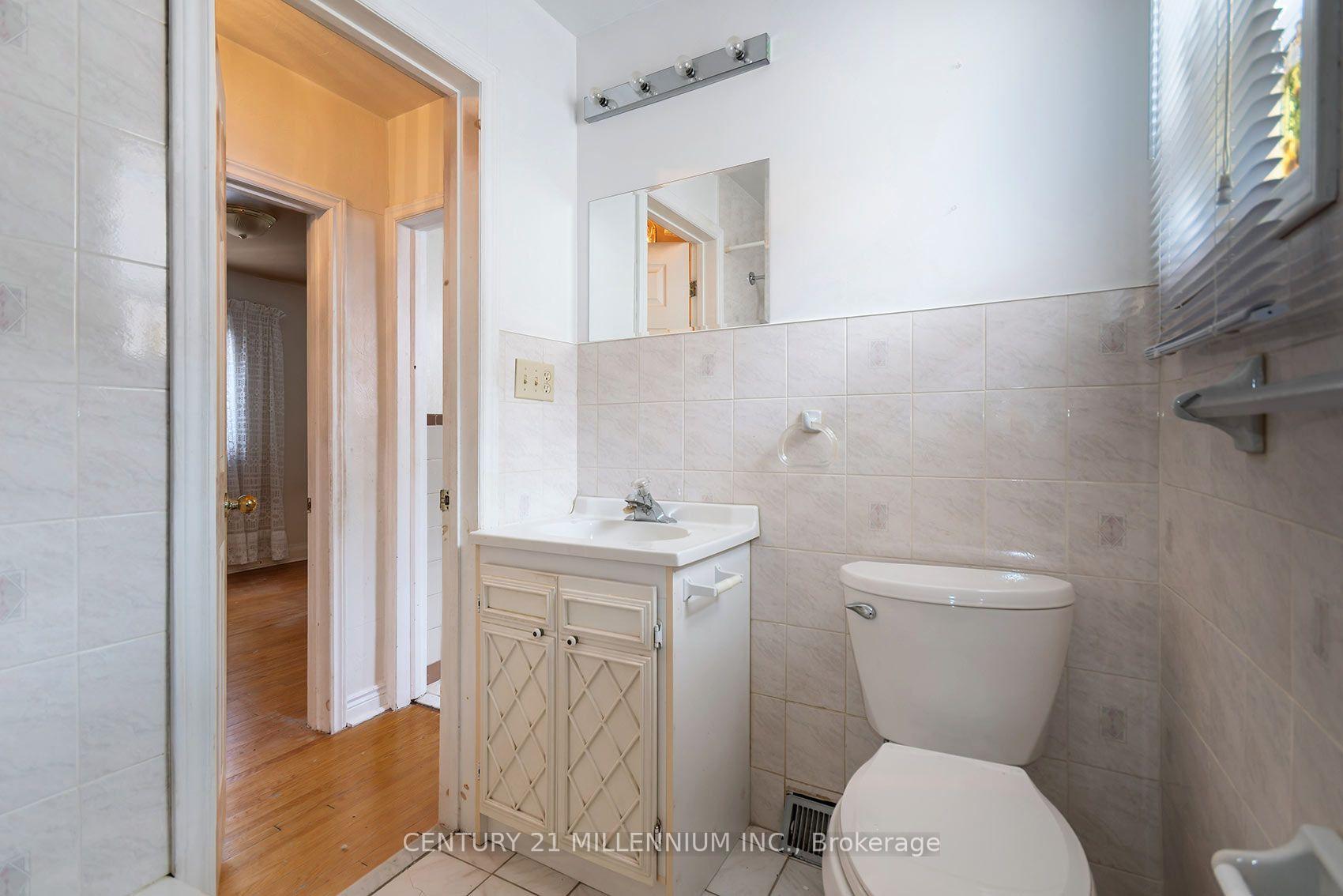 Photo 19 of 16 Rochdale Avenue, Toronto, Caledonia-Fairbank — HOMEH