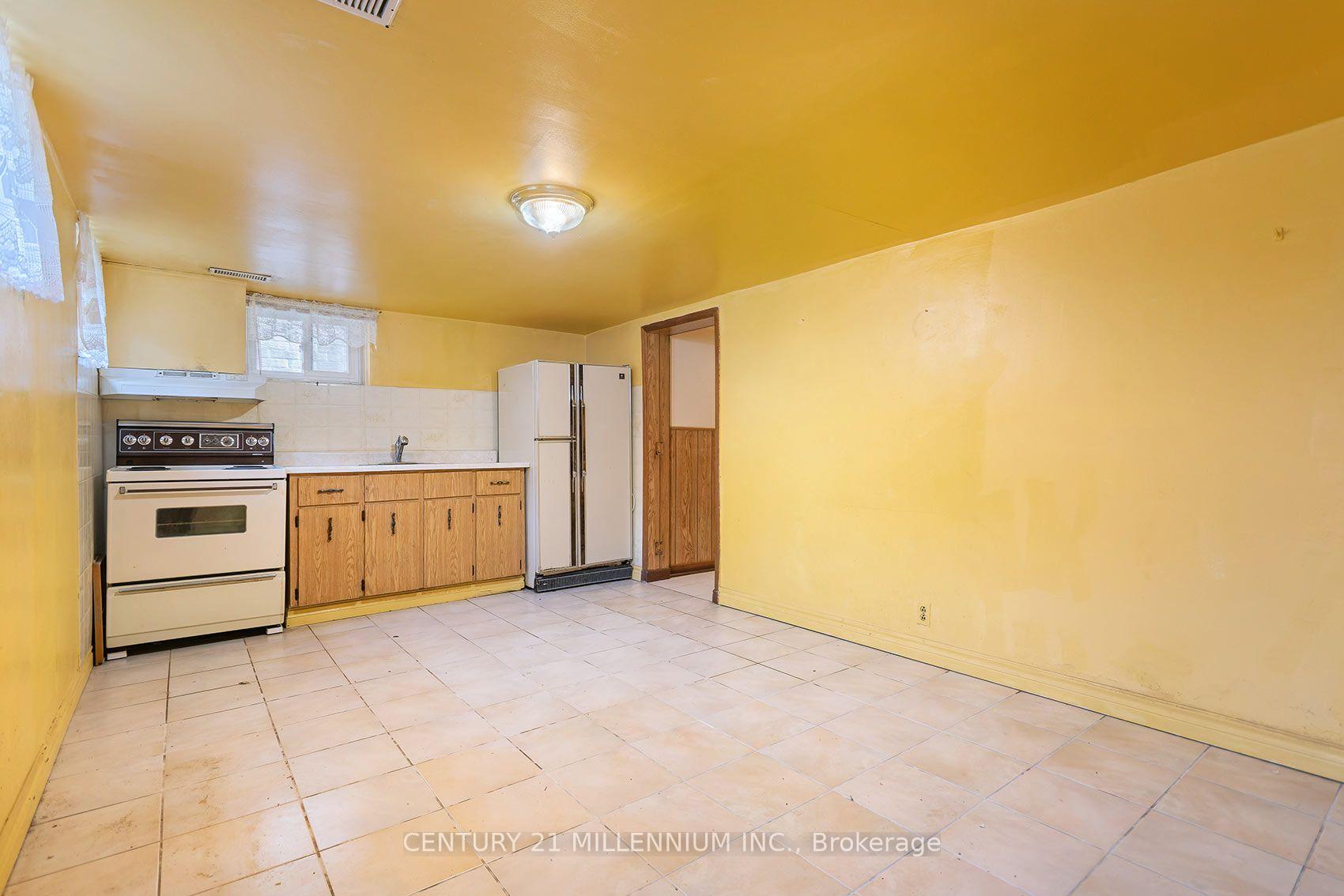 Photo 26 of 16 Rochdale Avenue, Toronto, Caledonia-Fairbank — HOMEH