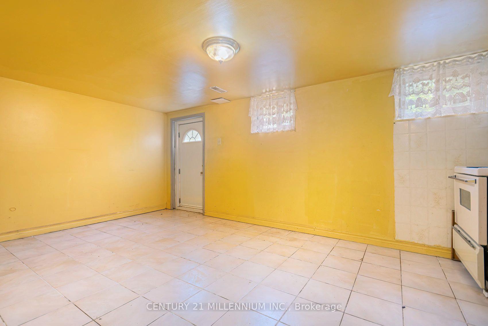 Photo 28 of 16 Rochdale Avenue, Toronto, Caledonia-Fairbank — HOMEH