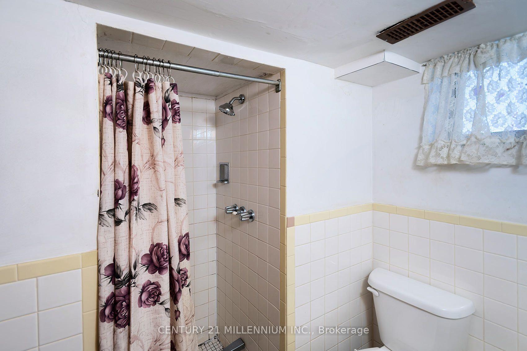 Photo 31 of 16 Rochdale Avenue, Toronto, Caledonia-Fairbank — HOMEH