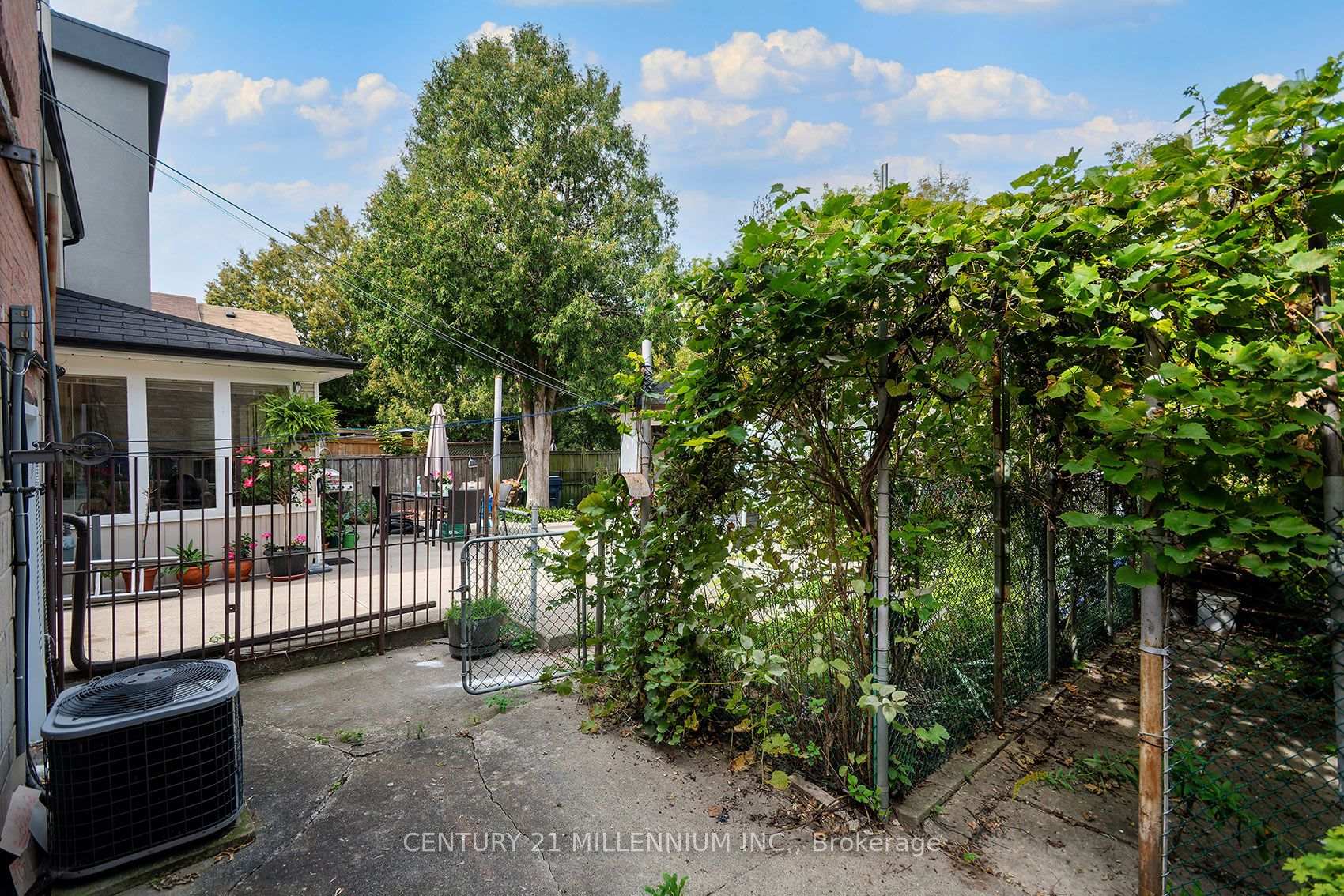 Photo 34 of 16 Rochdale Avenue, Toronto, Caledonia-Fairbank — HOMEH