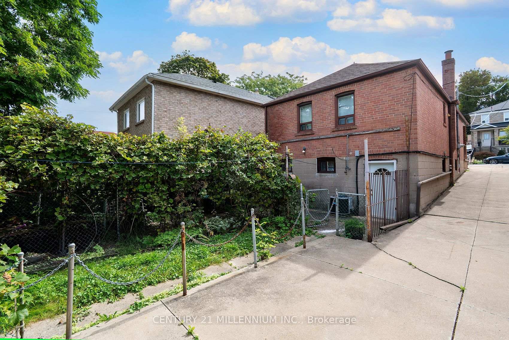 Photo 37 of 16 Rochdale Avenue, Toronto, Caledonia-Fairbank — HOMEH