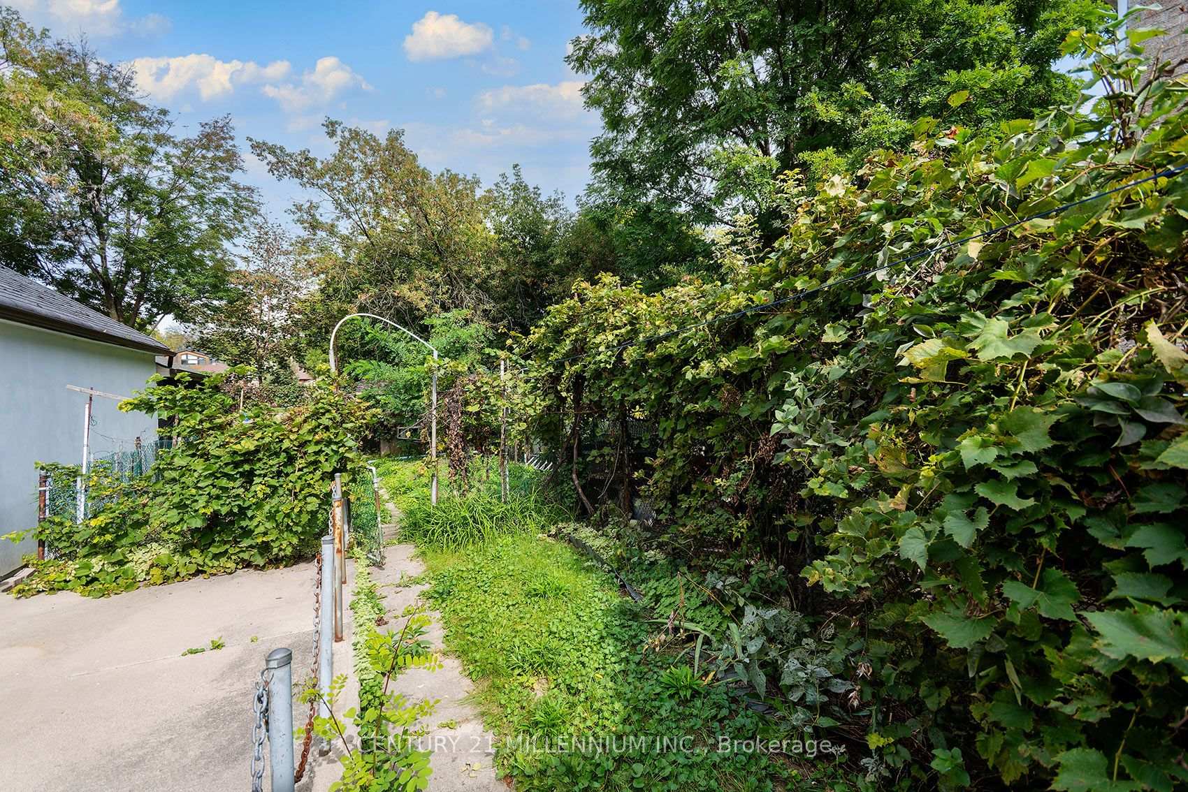 Photo 38 of 16 Rochdale Avenue, Toronto, Caledonia-Fairbank — HOMEH
