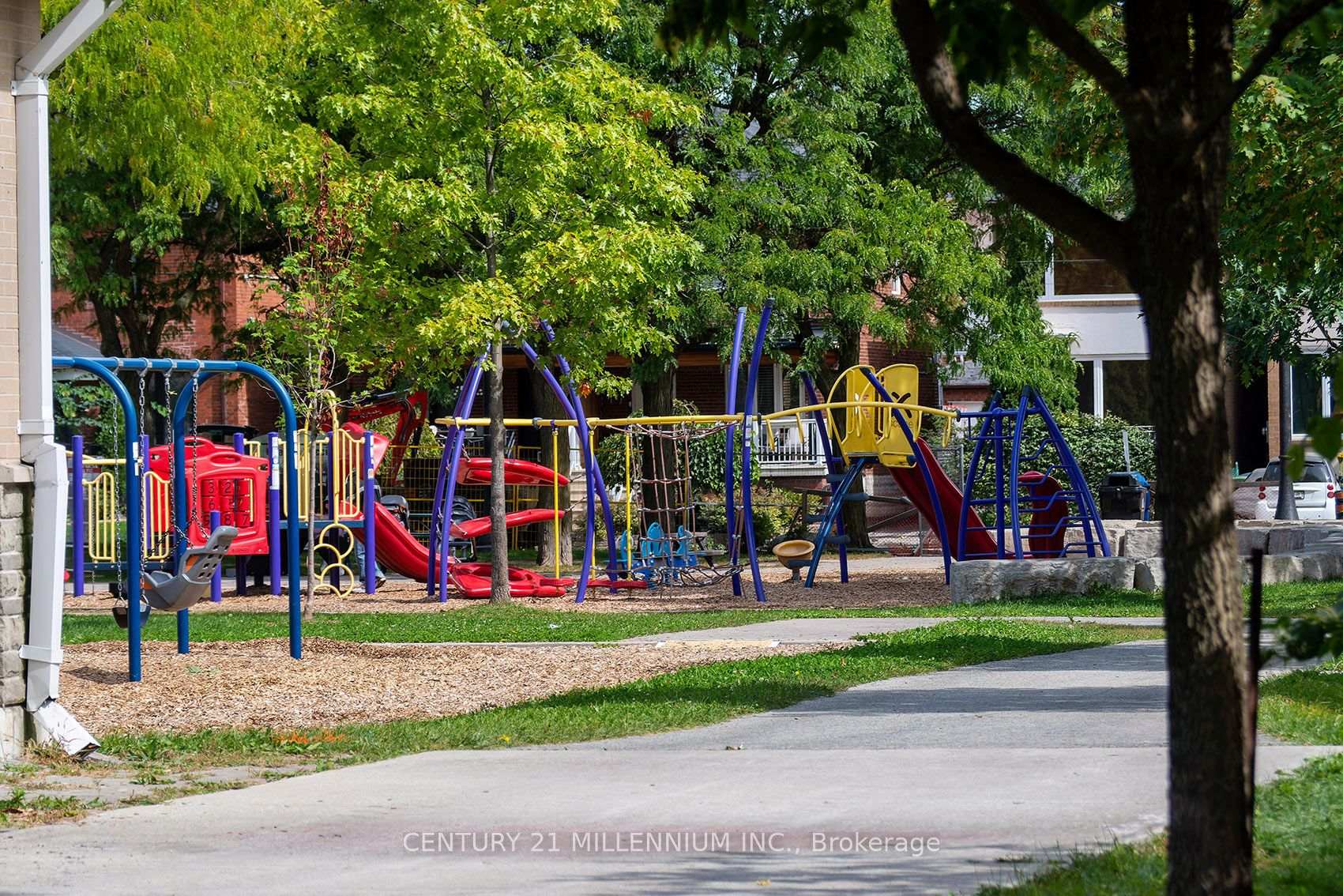 Photo 39 of 16 Rochdale Avenue, Toronto, Caledonia-Fairbank — HOMEH
