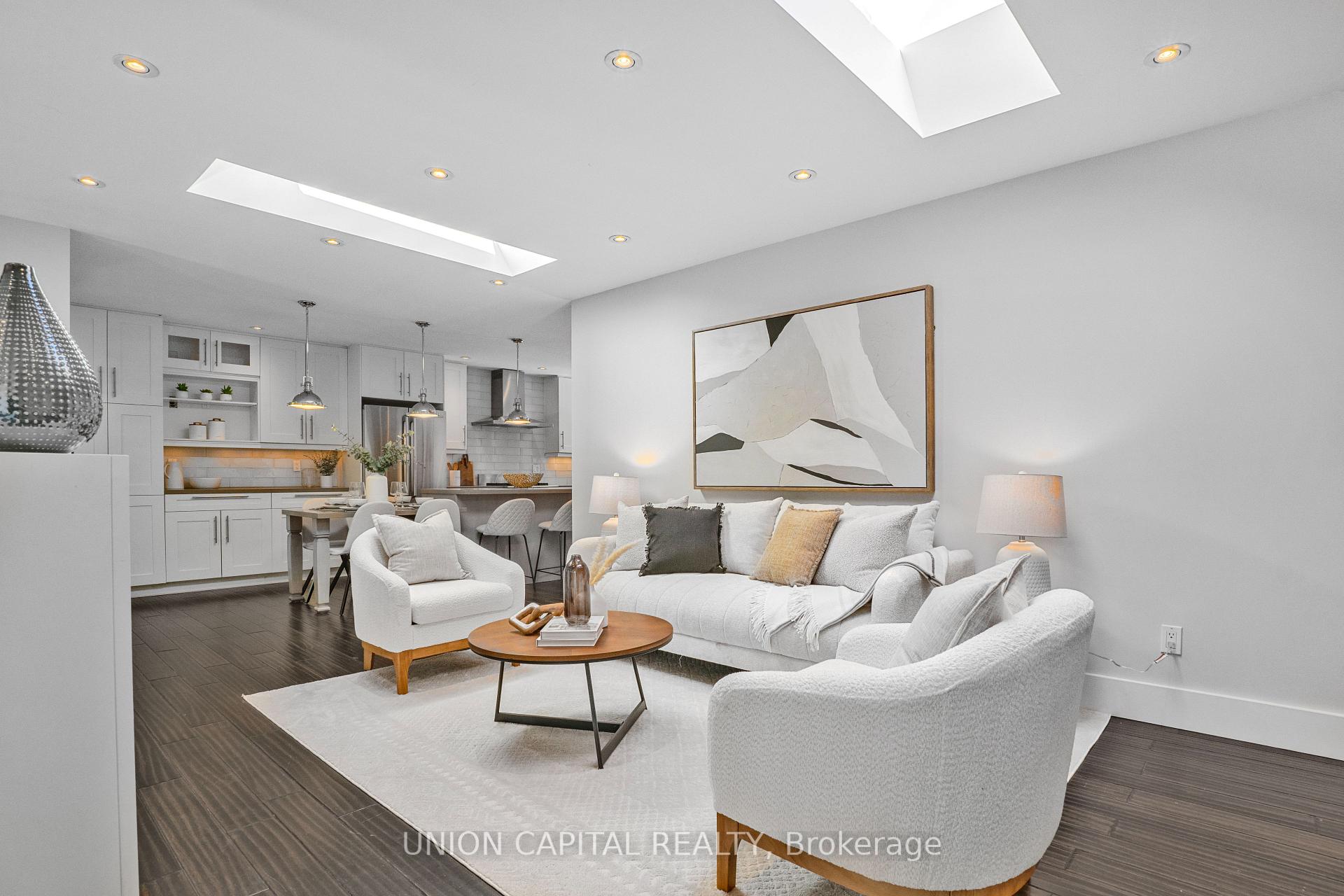 Photo 7 of 3 Elton Crescent, Etobicoke, Long Branch — HOMEH