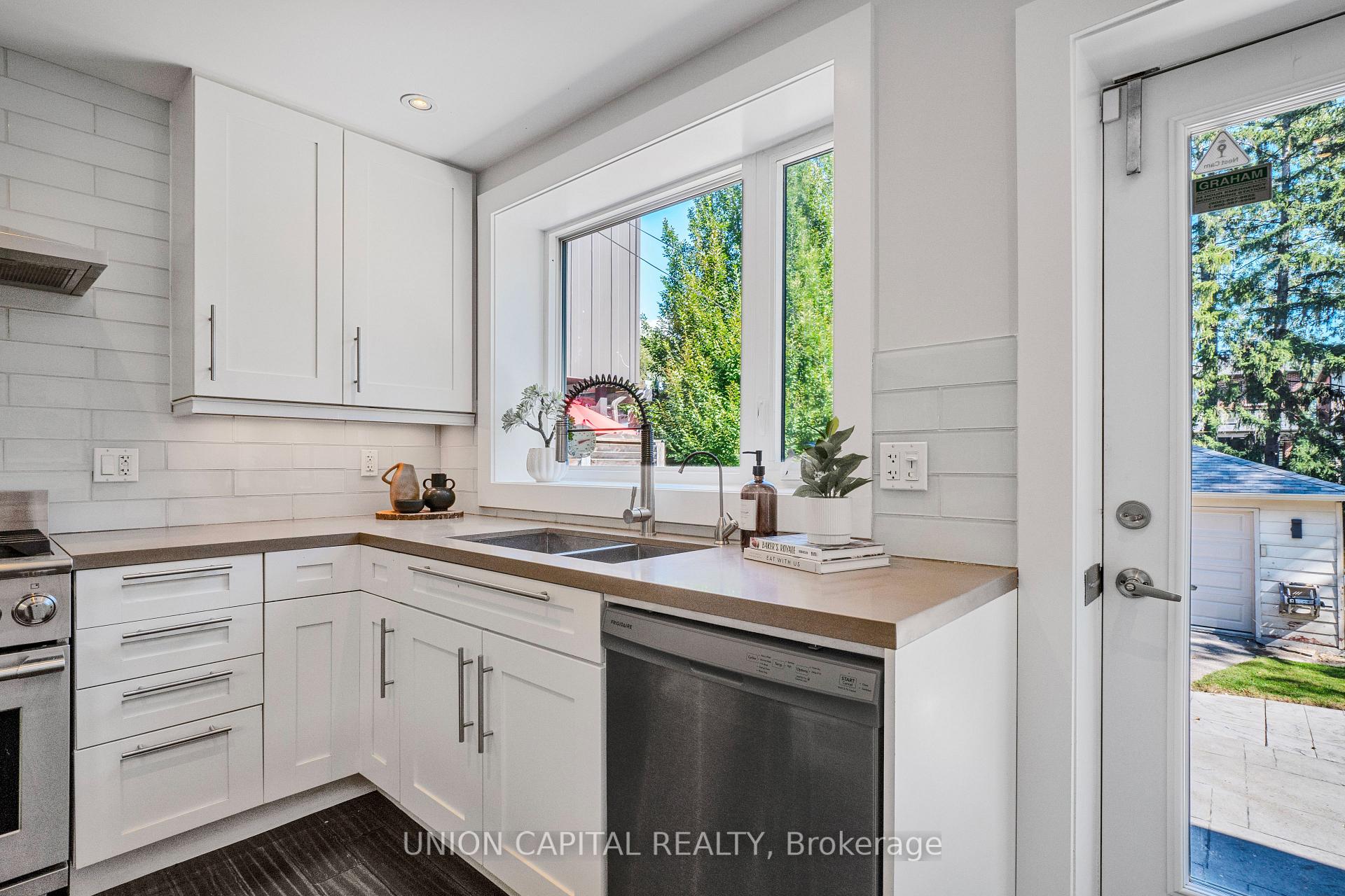 Photo 12 of 3 Elton Crescent, Etobicoke, Long Branch — HOMEH