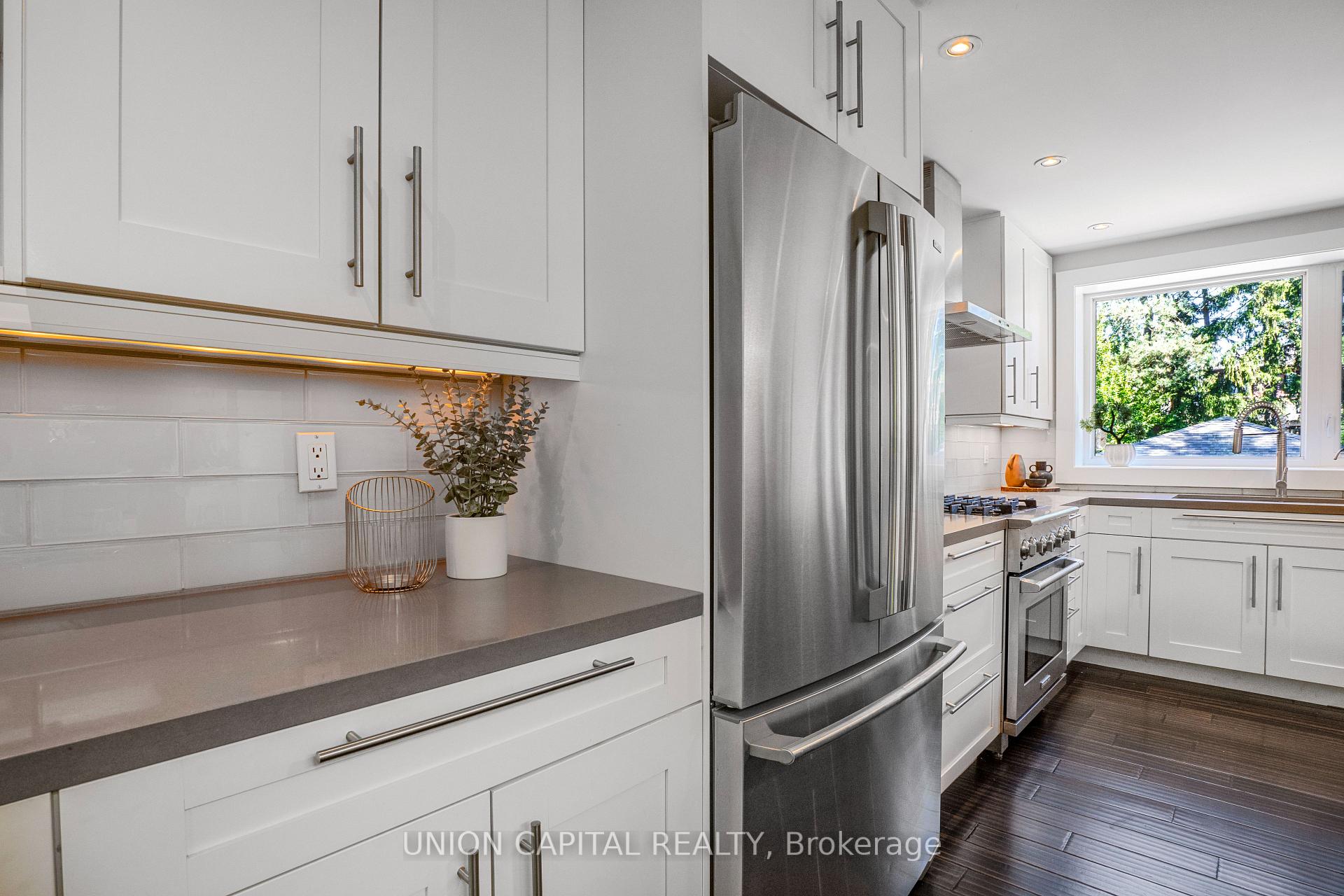 Photo 14 of 3 Elton Crescent, Etobicoke, Long Branch — HOMEH