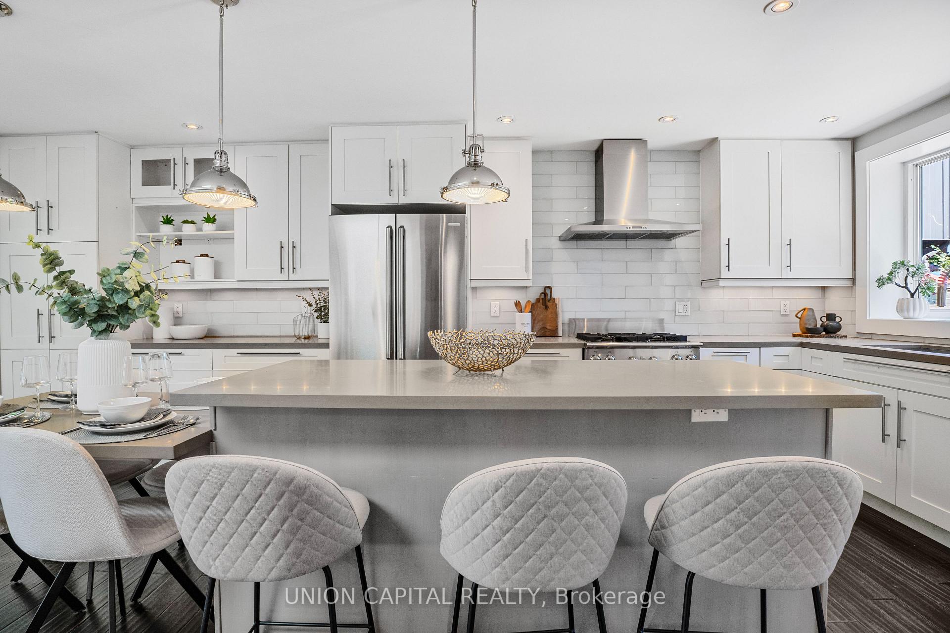 Photo 16 of 3 Elton Crescent, Etobicoke, Long Branch — HOMEH