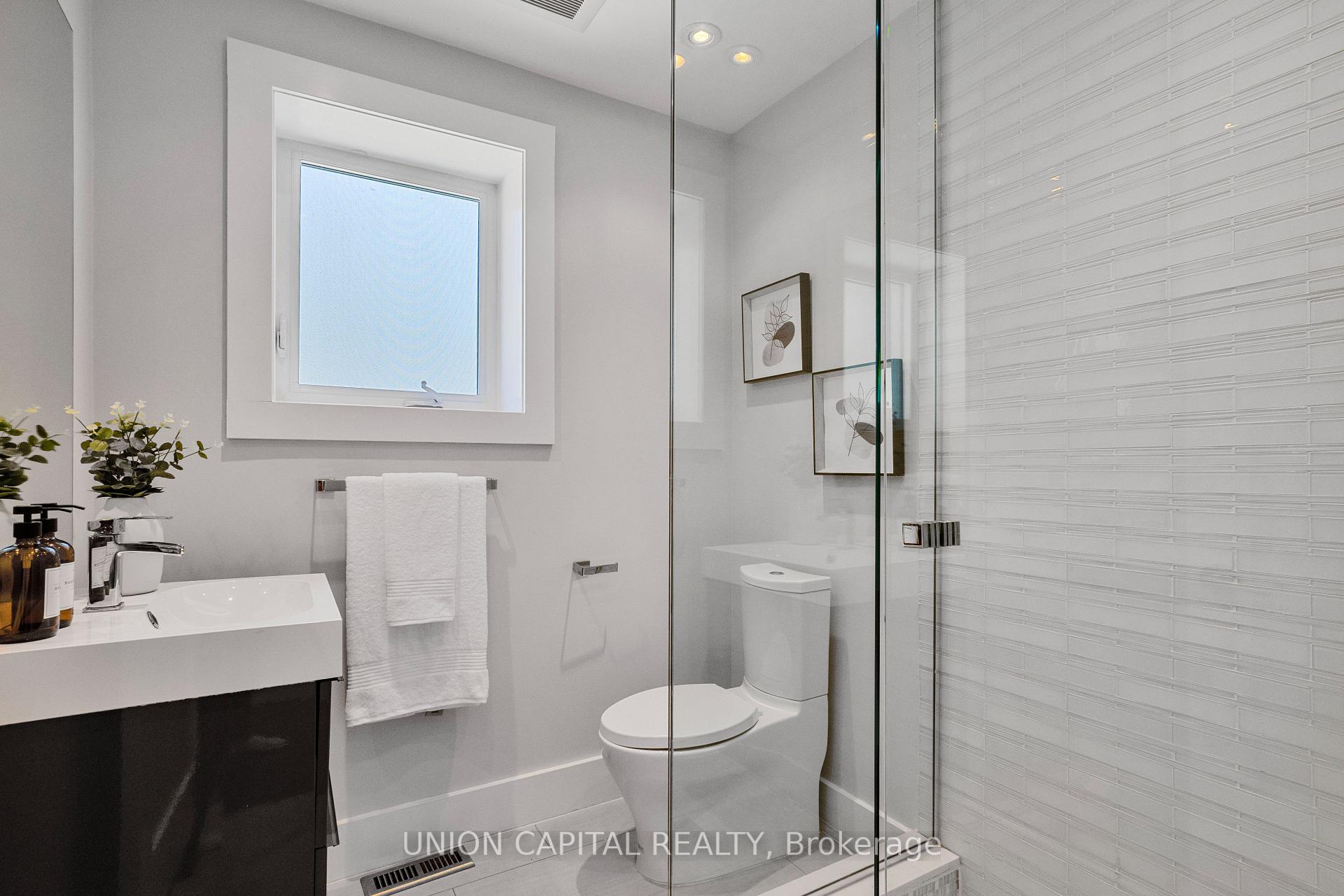 Photo 17 of 3 Elton Crescent, Etobicoke, Long Branch — HOMEH