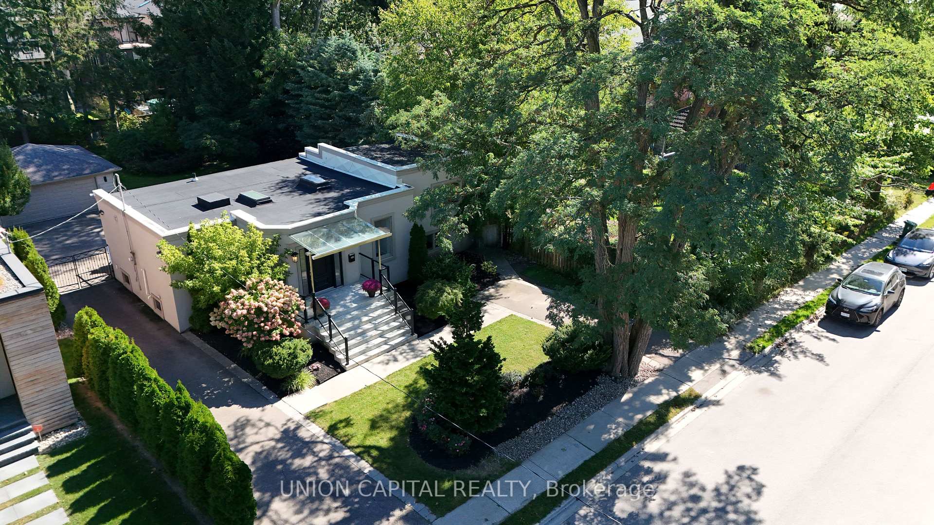 Photo 38 of 3 Elton Crescent, Etobicoke, Long Branch — HOMEH