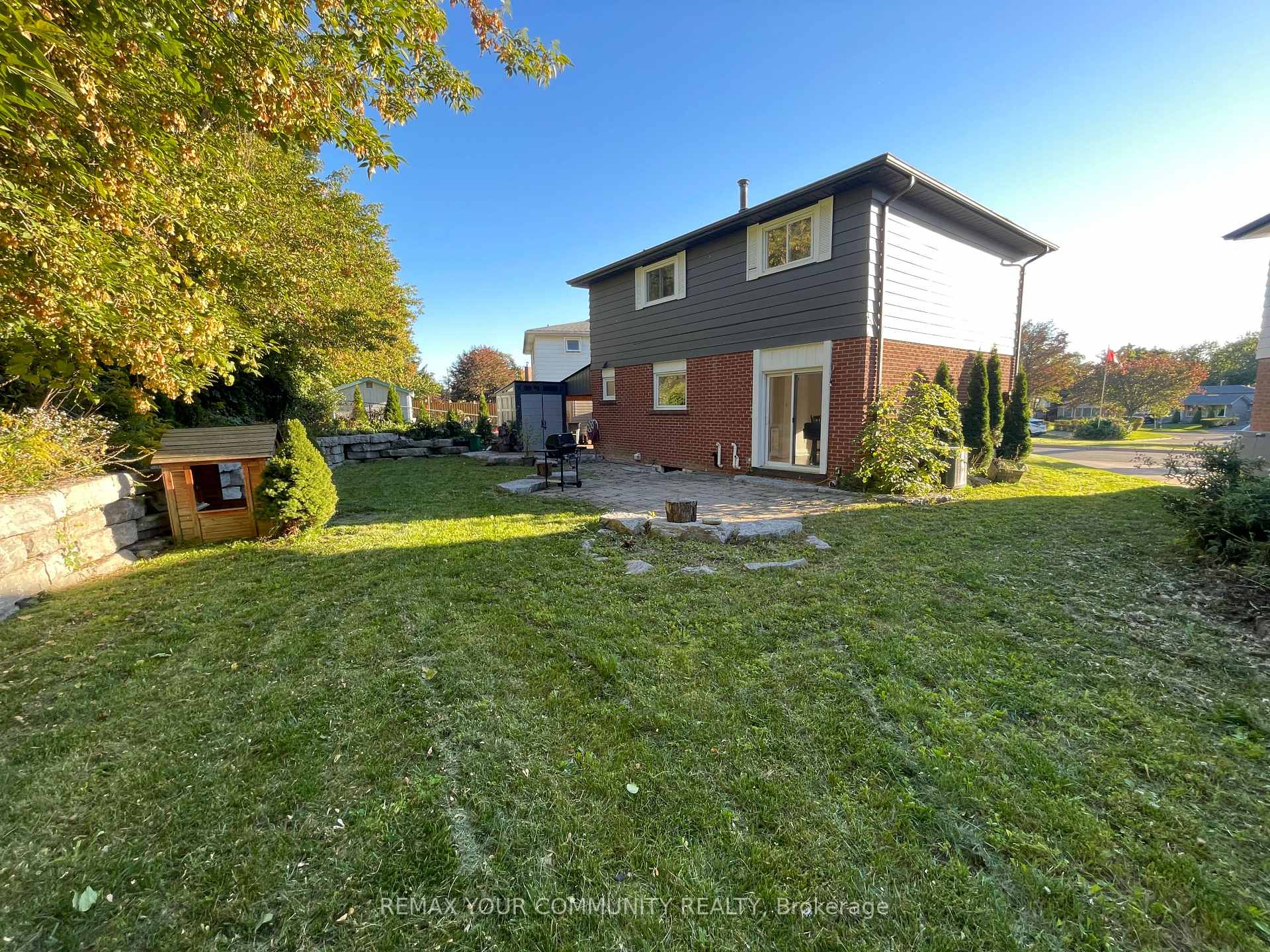 Photo 2 of 926 Ivy Court, Oshawa, Donevan — HOMEH