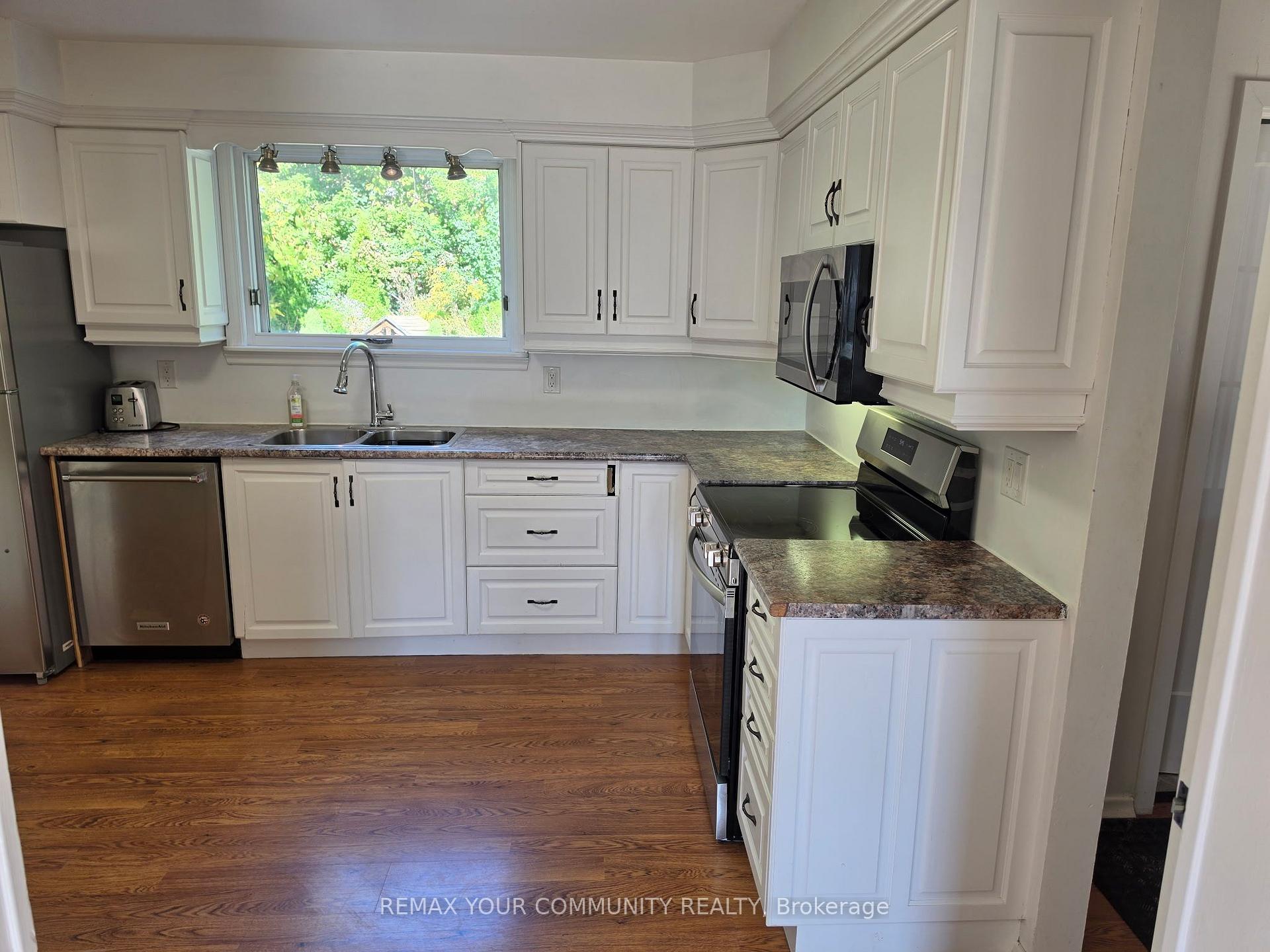 Photo 3 of 926 Ivy Court, Oshawa, Donevan — HOMEH