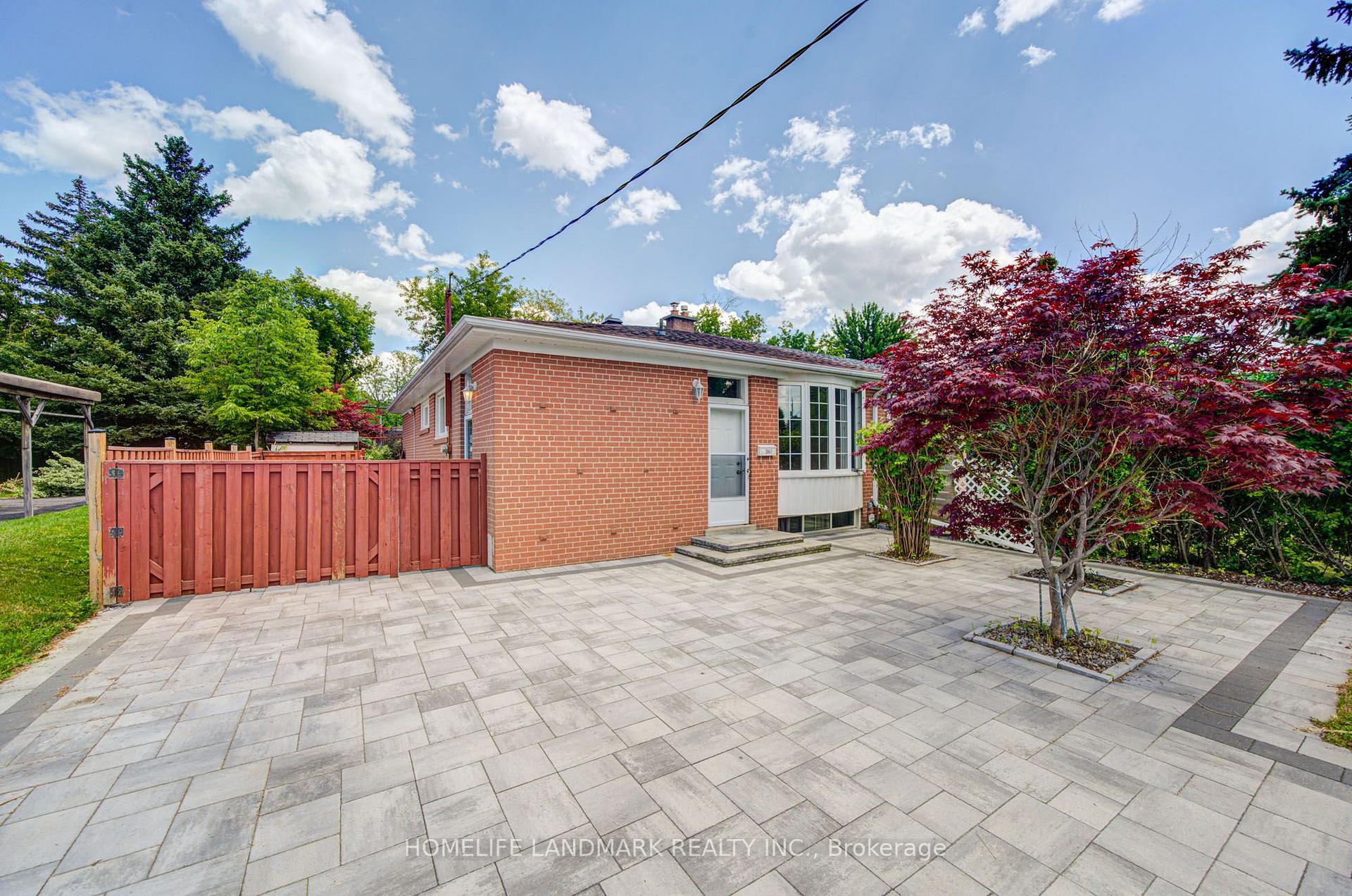 Photo 4 of 341 Blue Grass Boulevard, Richmond Hill, Crosby — HOMEH