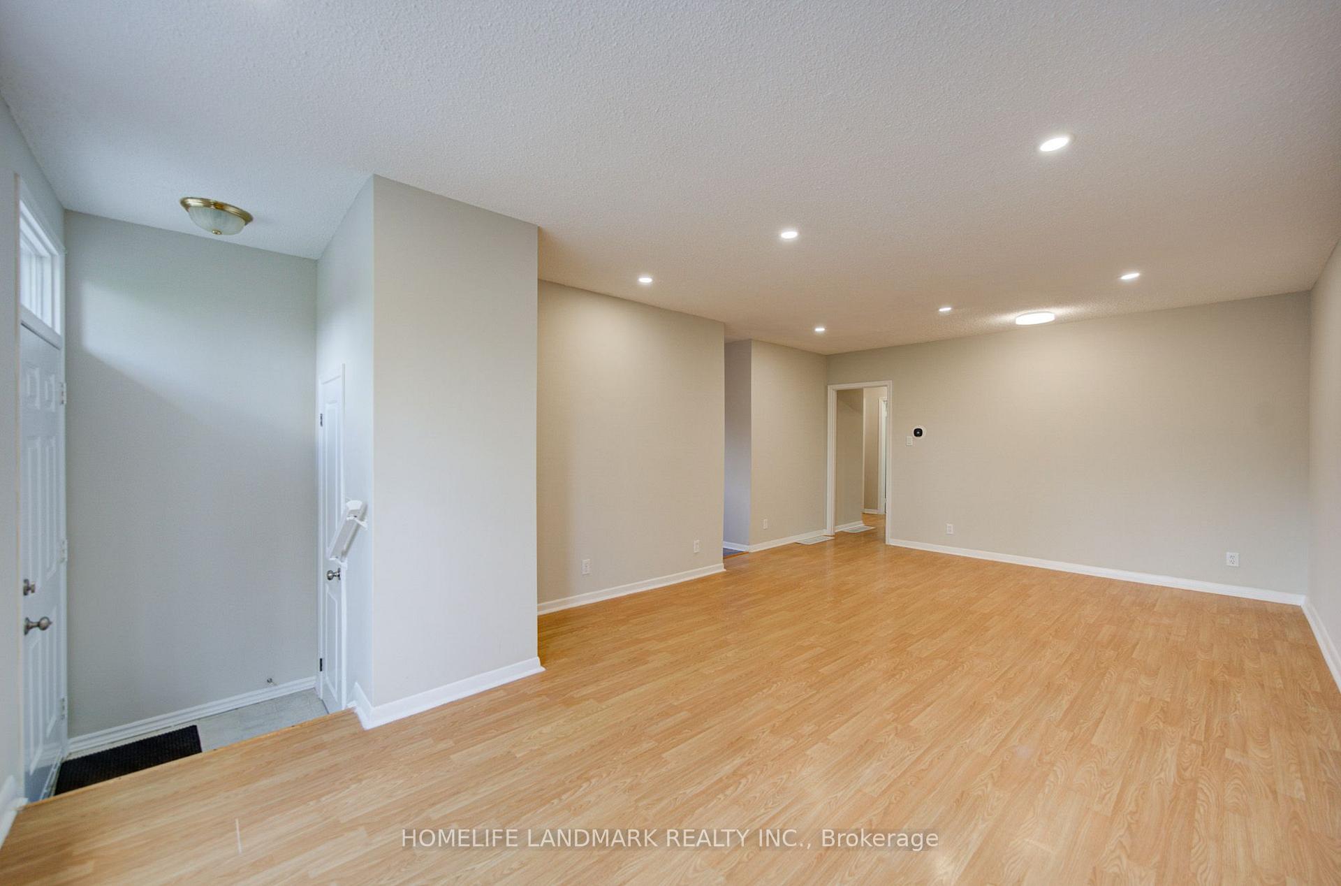 Photo 7 of 341 Blue Grass Boulevard, Richmond Hill, Crosby — HOMEH