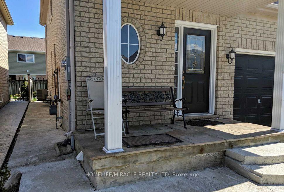 Photo 2 of Unit Upper, 22 Pauline Crescent, Brampton, Fletcher's Meadow — HOMEH