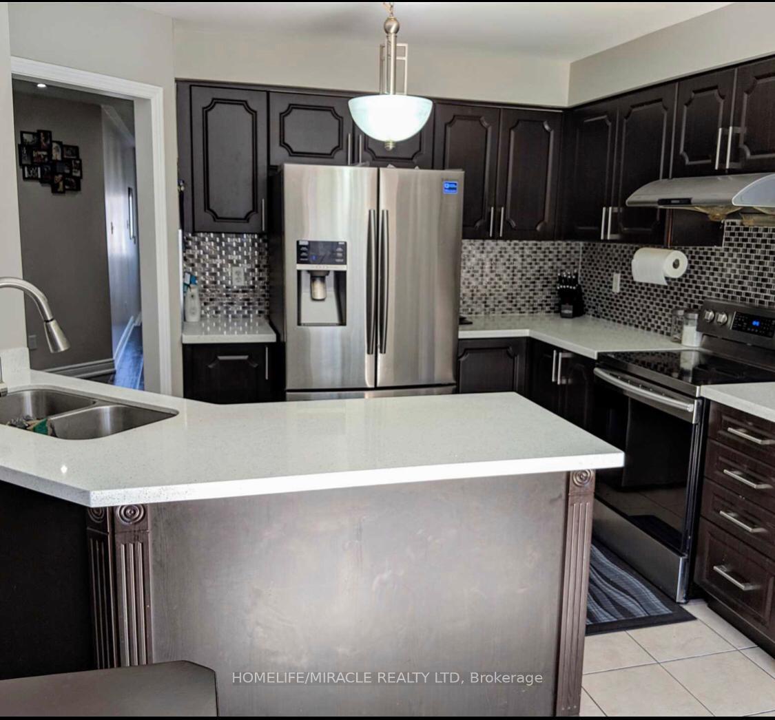 Photo 7 of Unit Upper, 22 Pauline Crescent, Brampton, Fletcher's Meadow — HOMEH