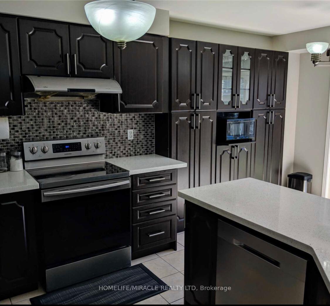 Photo 9 of Unit Upper, 22 Pauline Crescent, Brampton, Fletcher's Meadow — HOMEH