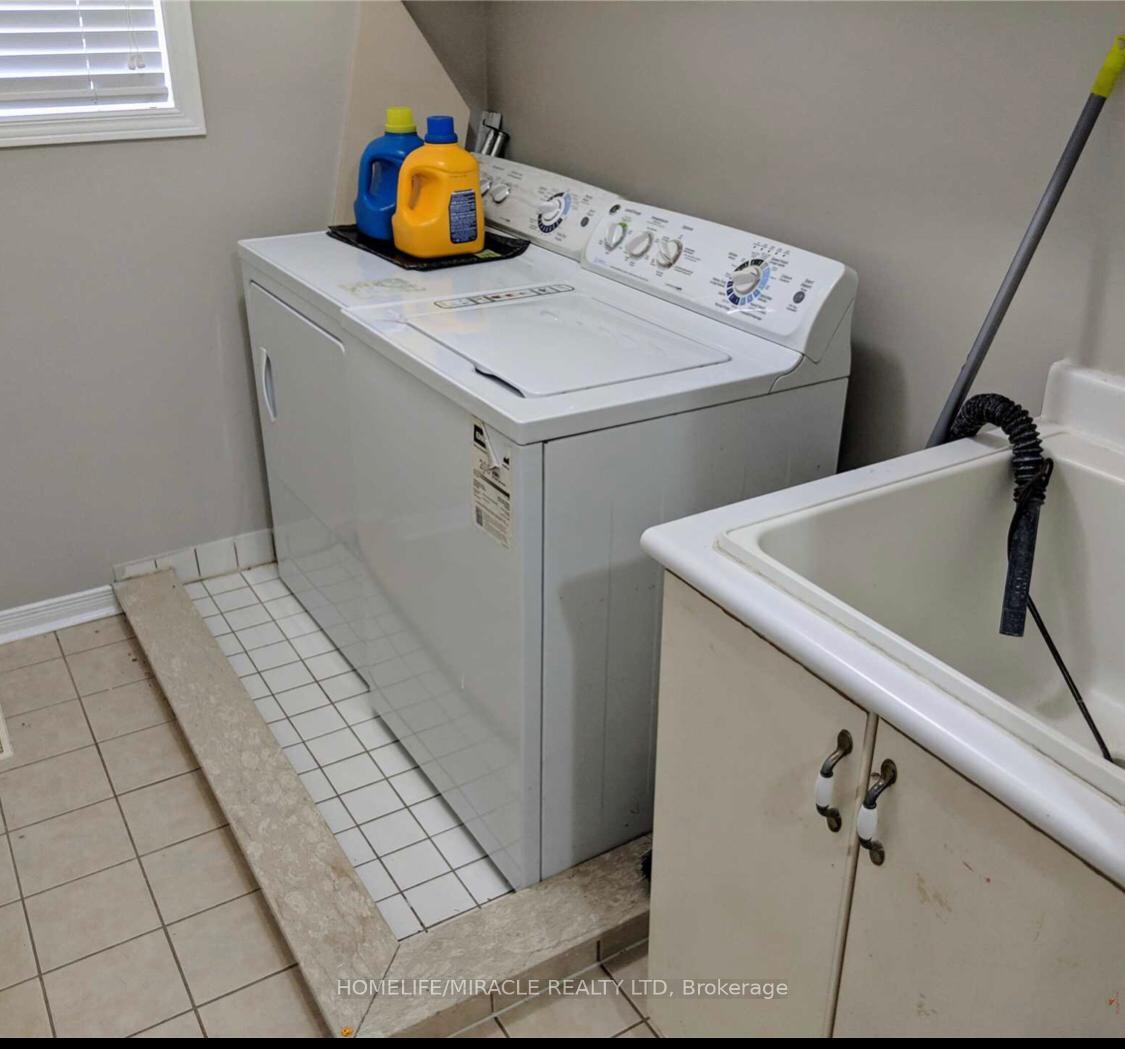 Photo 19 of Unit Upper, 22 Pauline Crescent, Brampton, Fletcher's Meadow — HOMEH