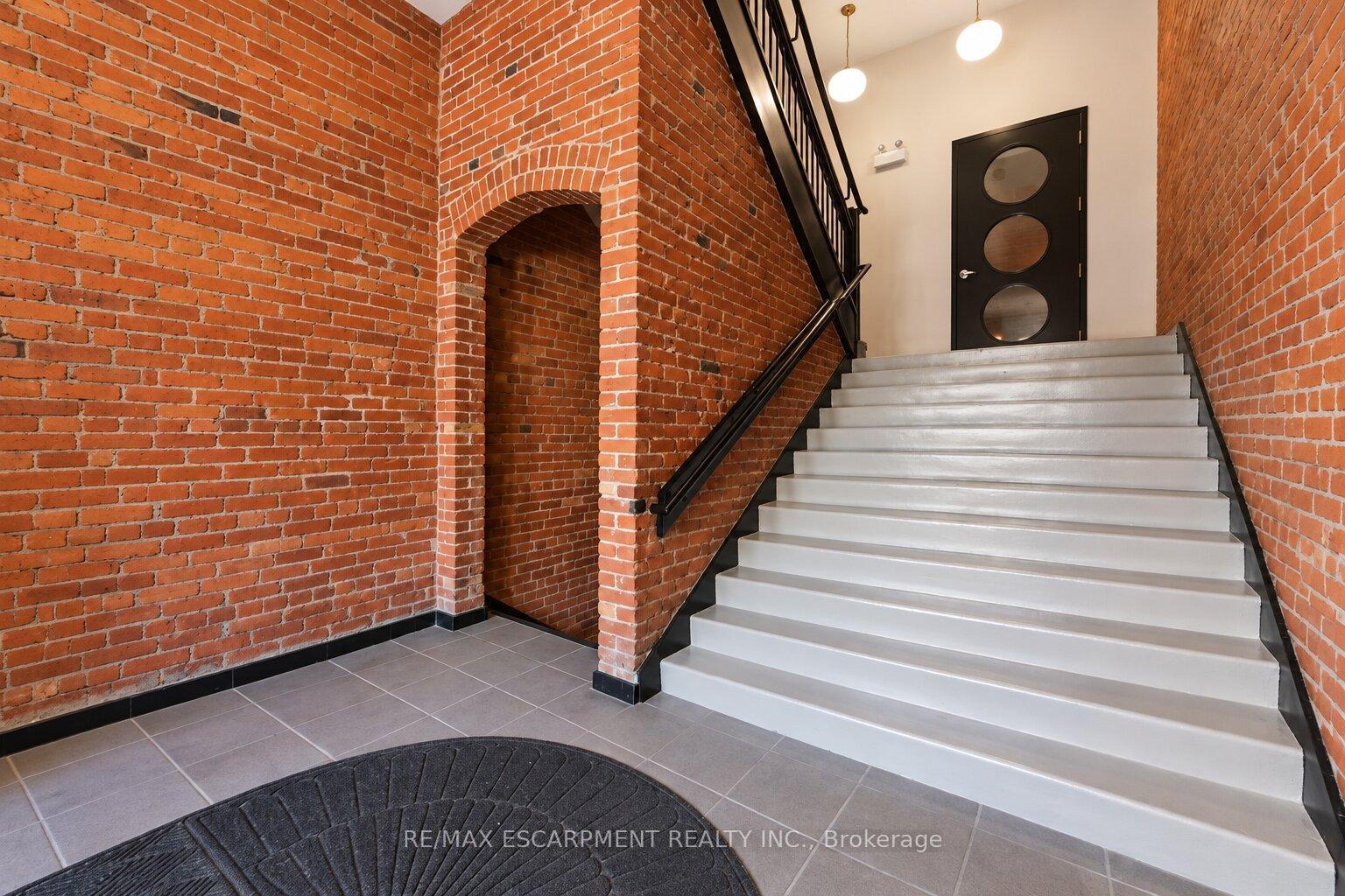 Photo 4 of Unit 16, 357 Hunter Street W, Hamilton, Kirkendall — HOMEH