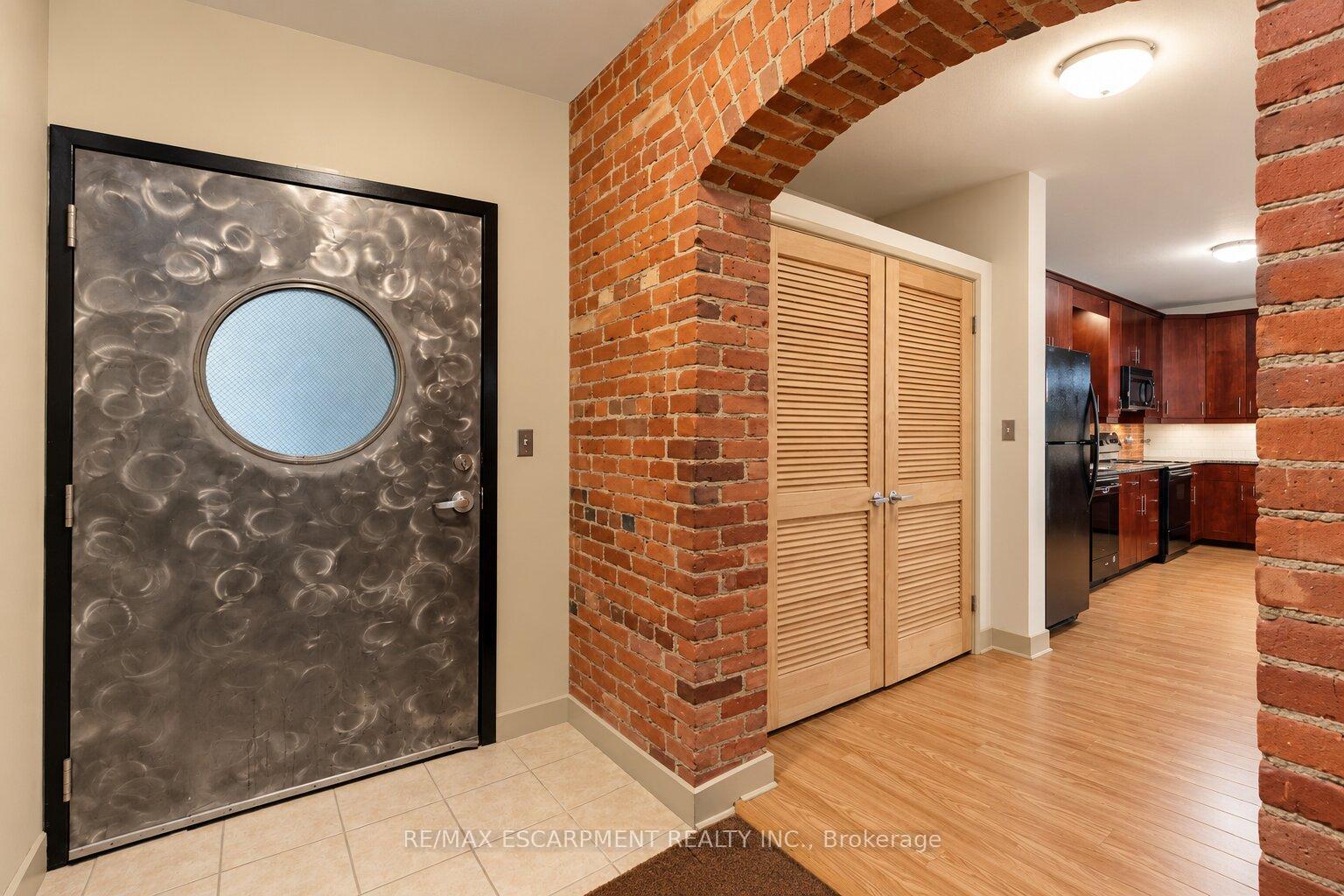 Photo 8 of Unit 16, 357 Hunter Street W, Hamilton, Kirkendall — HOMEH