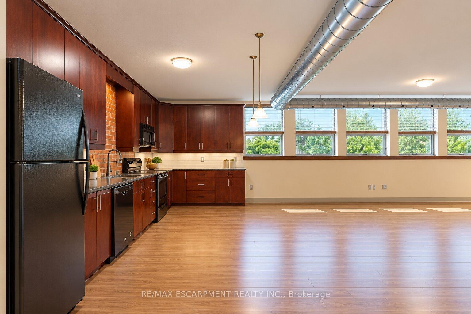 Photo 11 of Unit 16, 357 Hunter Street W, Hamilton, Kirkendall — HOMEH