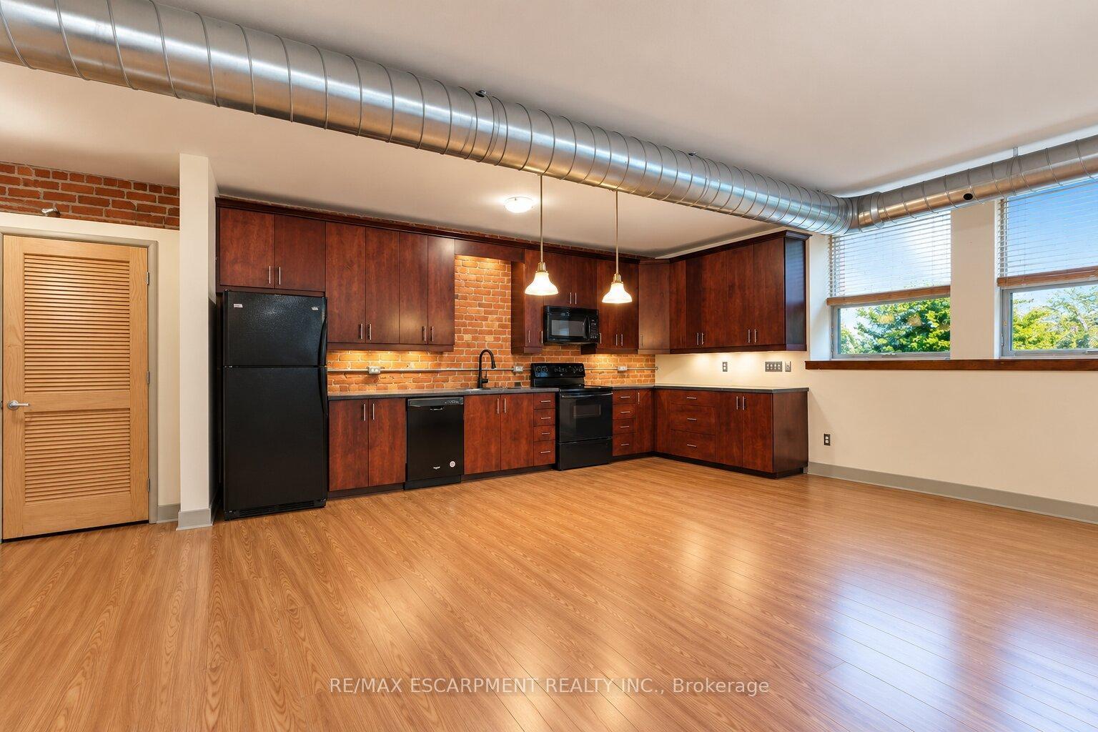 Photo 14 of Unit 16, 357 Hunter Street W, Hamilton, Kirkendall — HOMEH