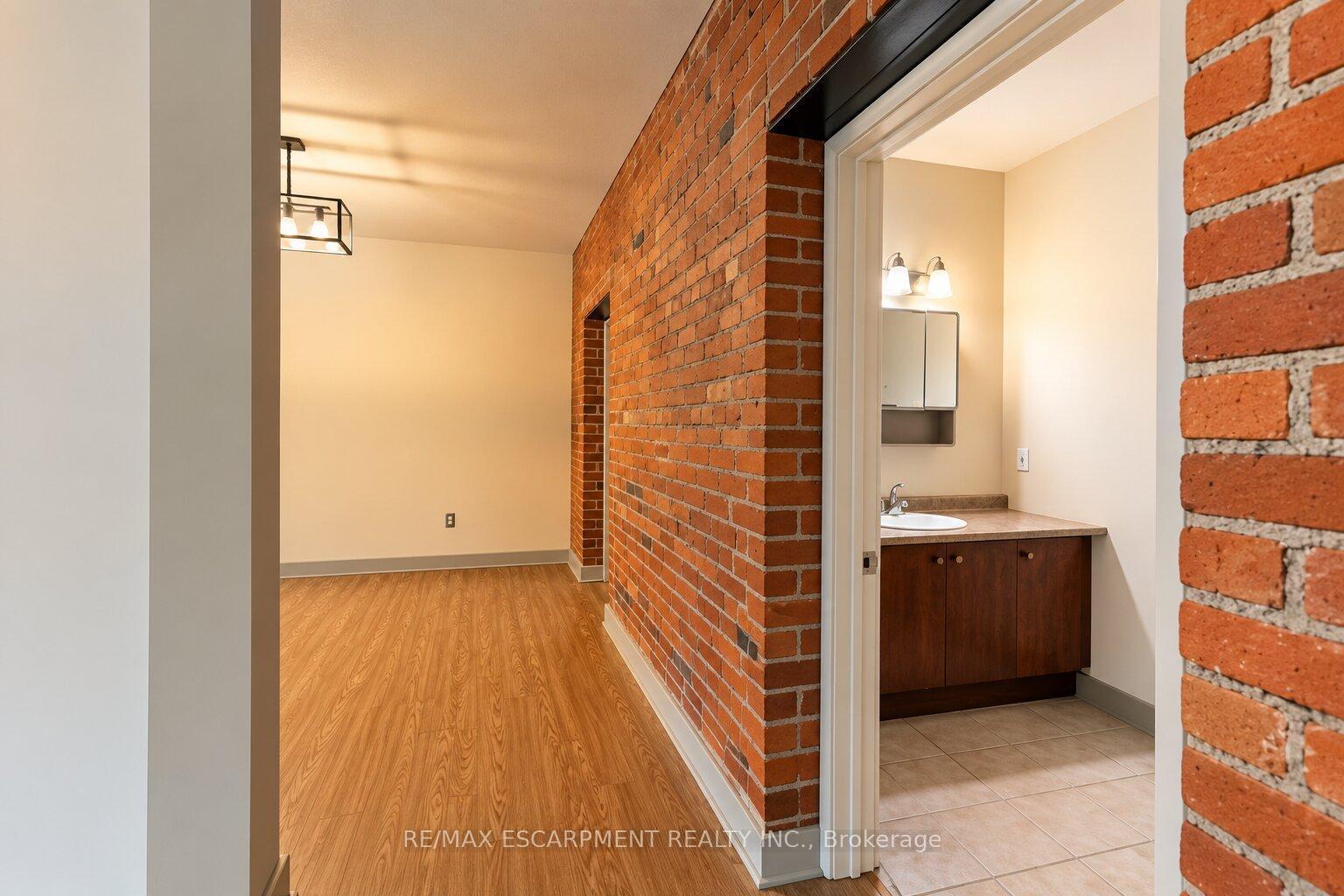 Photo 15 of Unit 16, 357 Hunter Street W, Hamilton, Kirkendall — HOMEH