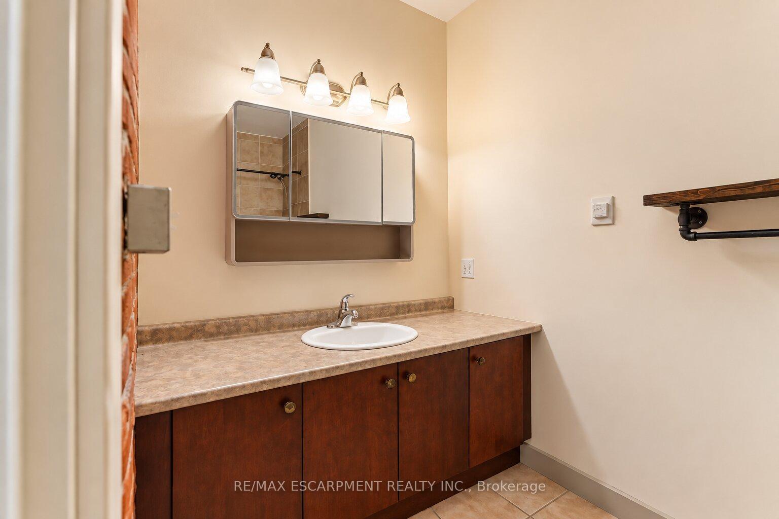 Photo 16 of Unit 16, 357 Hunter Street W, Hamilton, Kirkendall — HOMEH