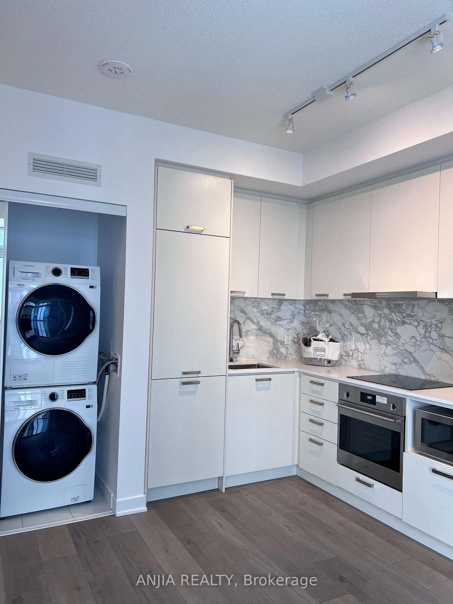 Photo 3 of Unit 603, 38 Honeycrisp Crescent, Vaughan, Vaughan Corporate Centre — HOMEH