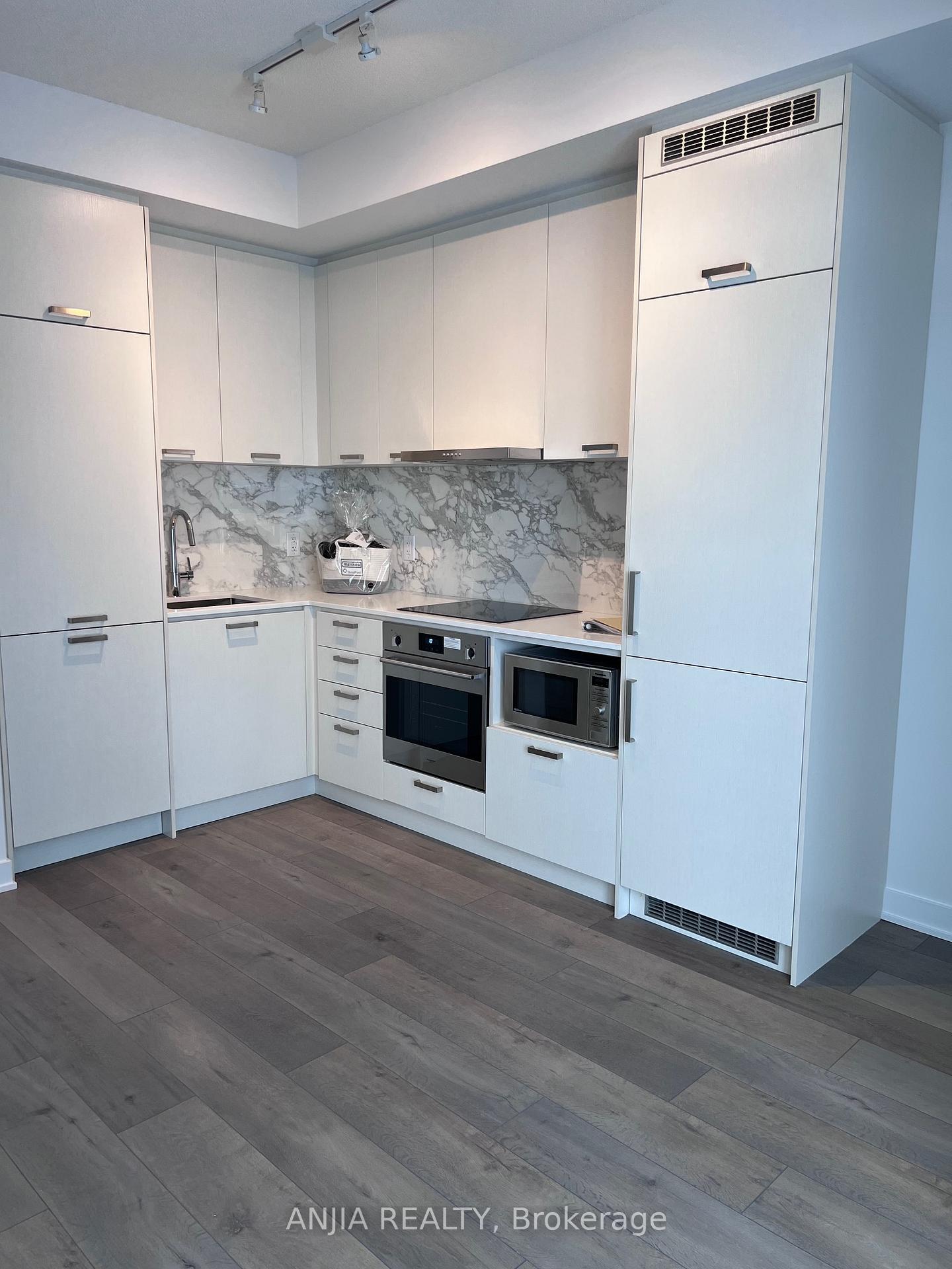 Photo 4 of Unit 603, 38 Honeycrisp Crescent, Vaughan, Vaughan Corporate Centre — HOMEH