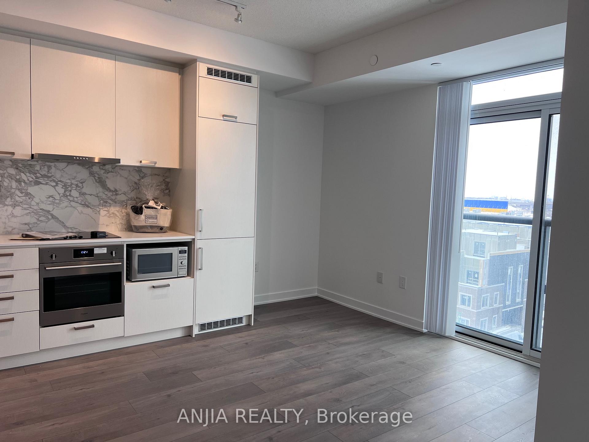 Photo 5 of Unit 603, 38 Honeycrisp Crescent, Vaughan, Vaughan Corporate Centre — HOMEH