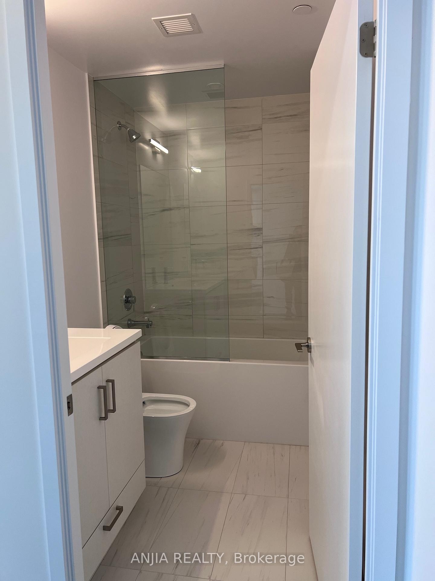 Photo 6 of Unit 603, 38 Honeycrisp Crescent, Vaughan, Vaughan Corporate Centre — HOMEH