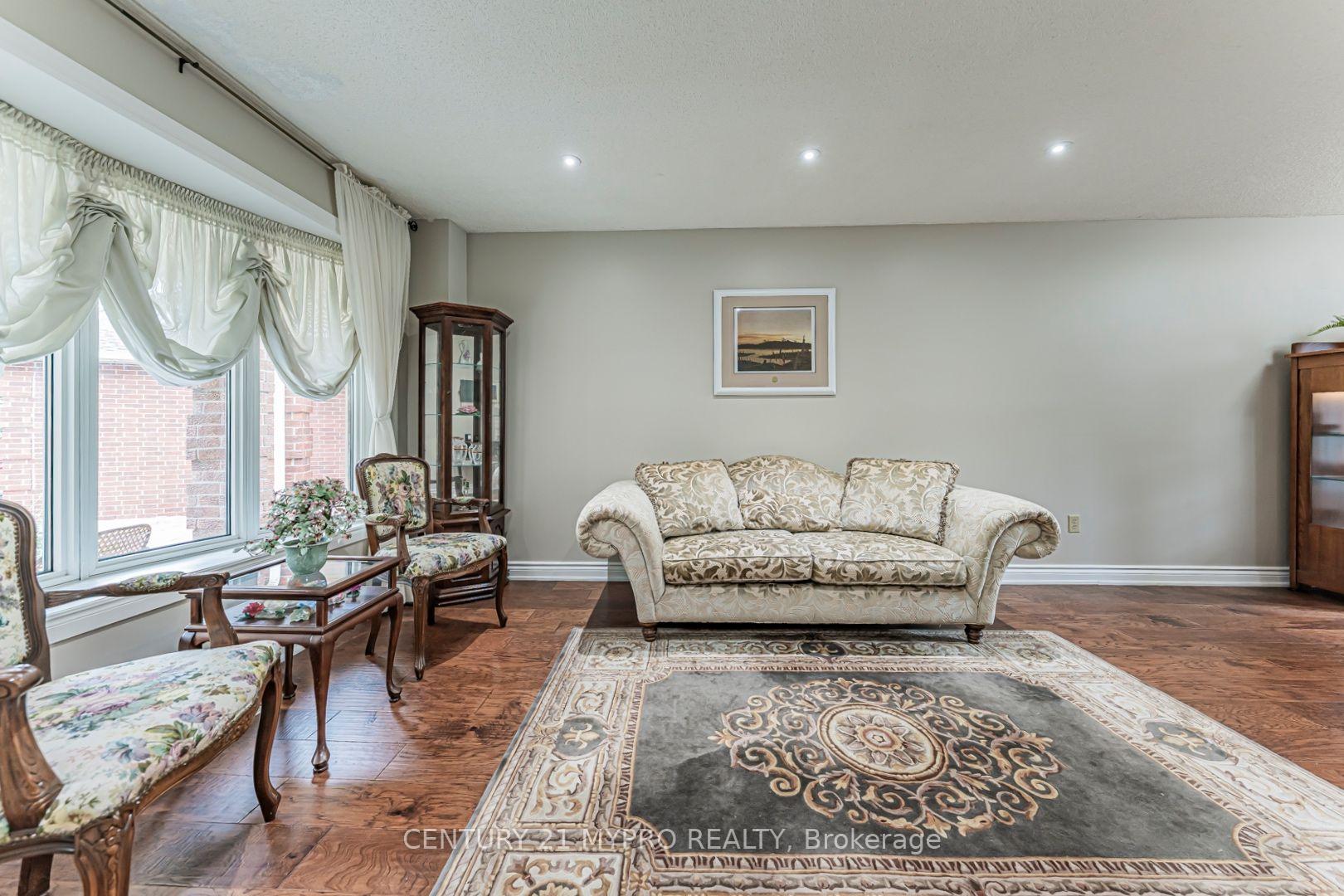 Photo 8 of 35 Wheeling Drive, Scarborough, Rouge — HOMEH