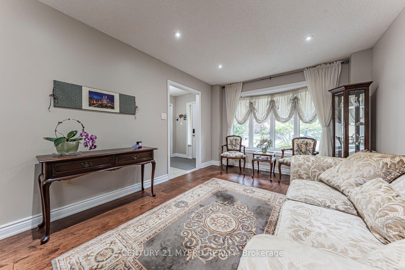 Photo 10 of 35 Wheeling Drive, Scarborough, Rouge — HOMEH