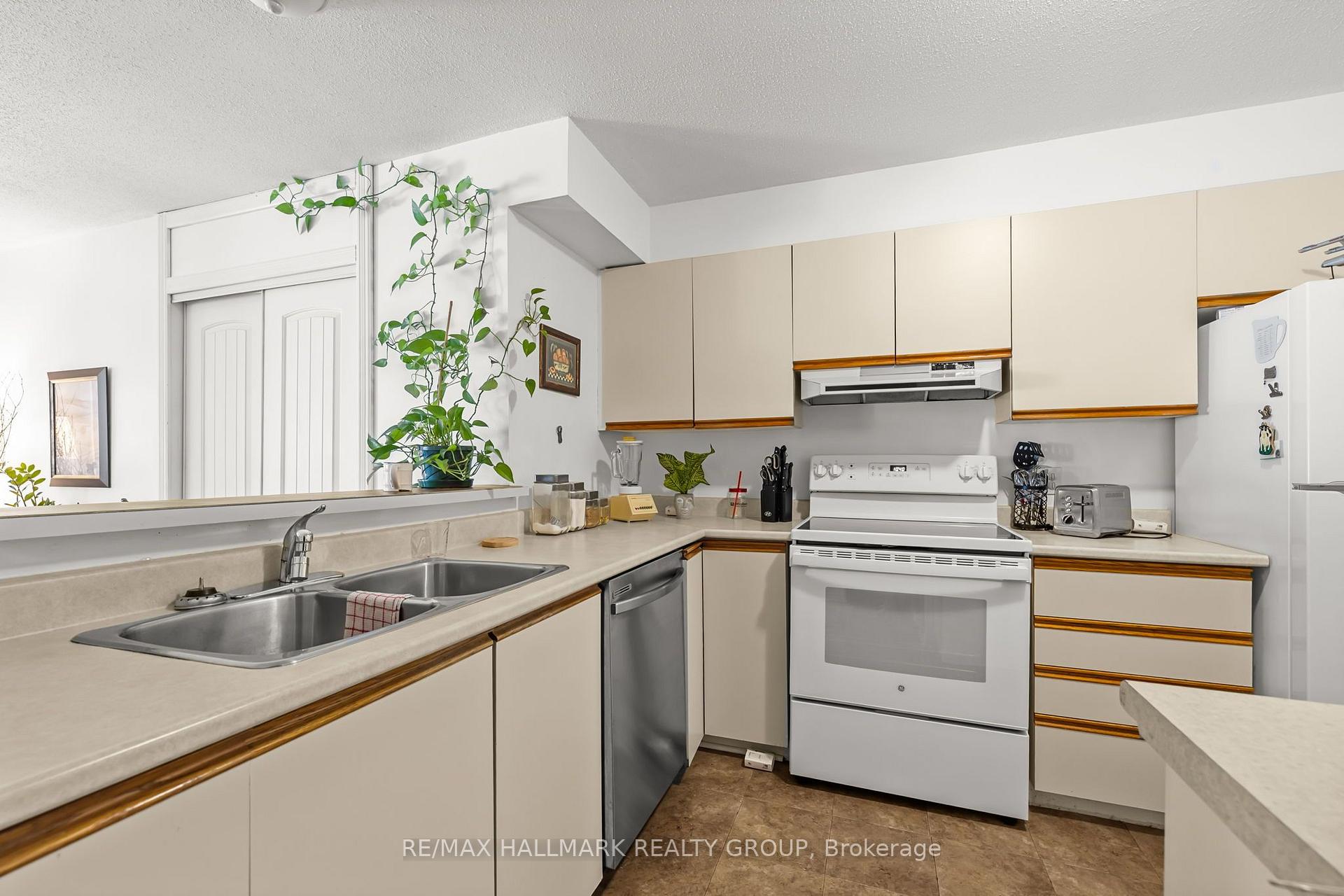 Photo 13 of Unit G, 1035 Cummings Avenue, Ottawa, Cyrville — HOMEH