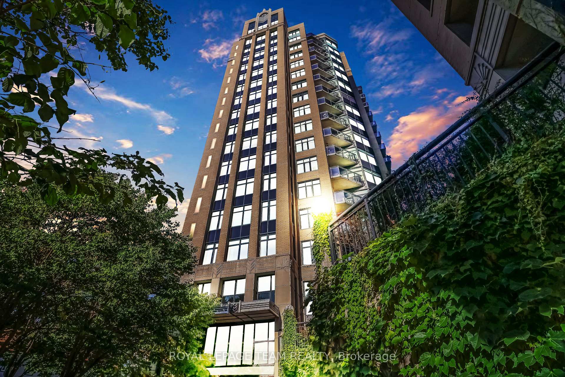 Front of Unit 414, 235 Kent Street