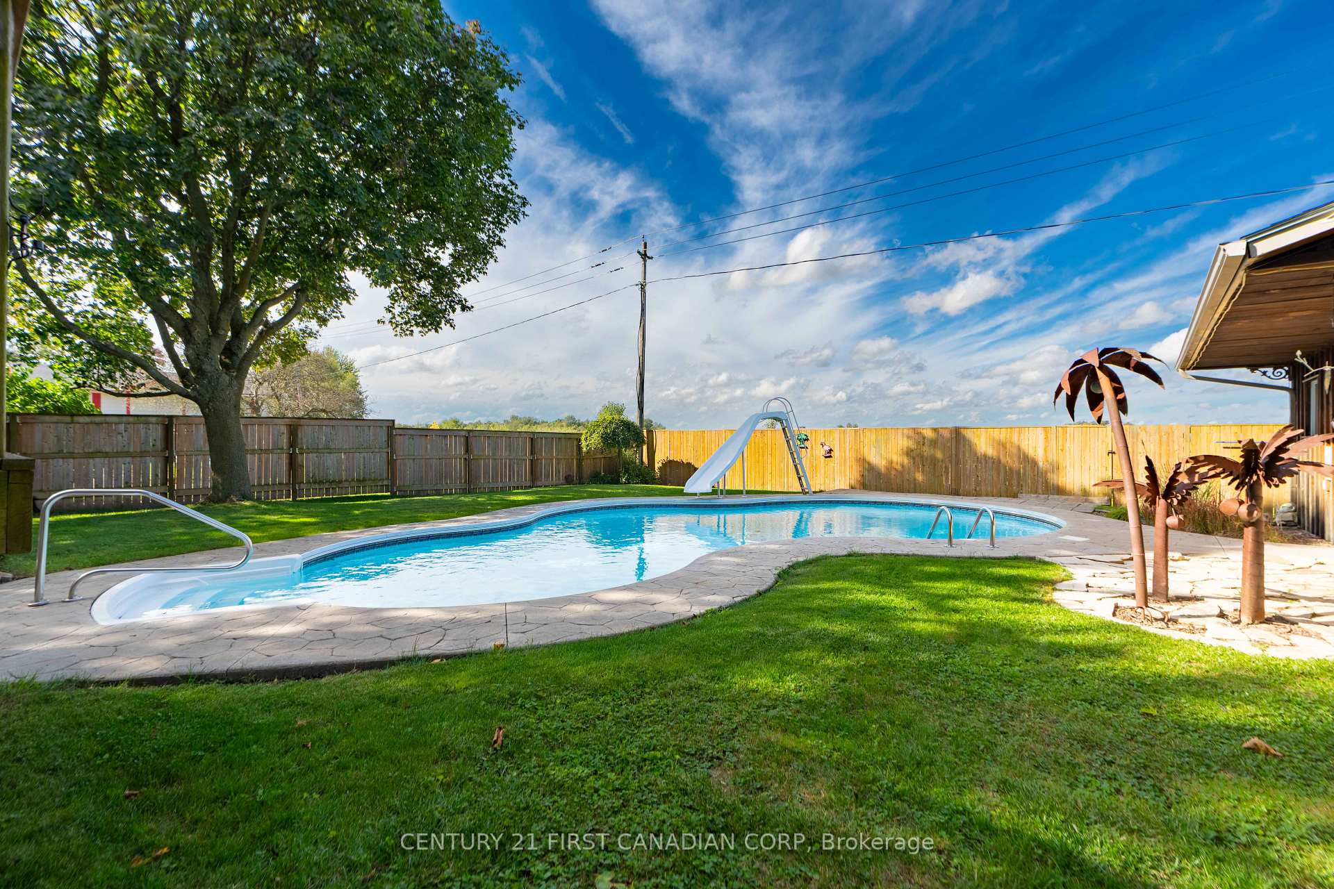 Photo 12 of 101 Kleinfeldt Avenue, Lucan Biddulph, Lucan — HOMEH
