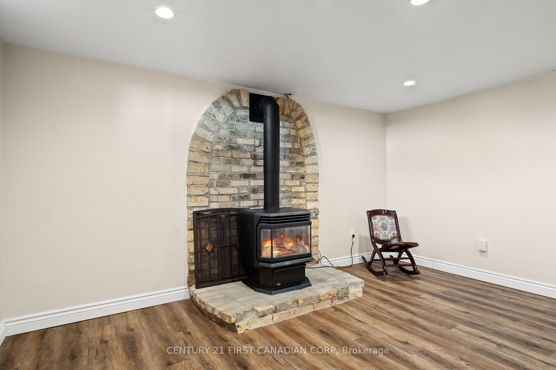 Photo 43 of 101 Kleinfeldt Avenue, Lucan Biddulph, Lucan — HOMEH