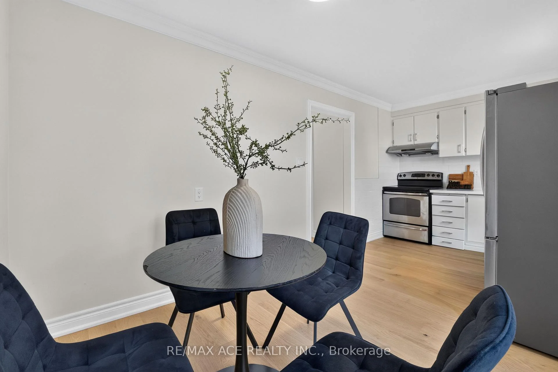 Photo 25 of 4 Linden Avenue, Scarborough, Kennedy Park — HOMEH