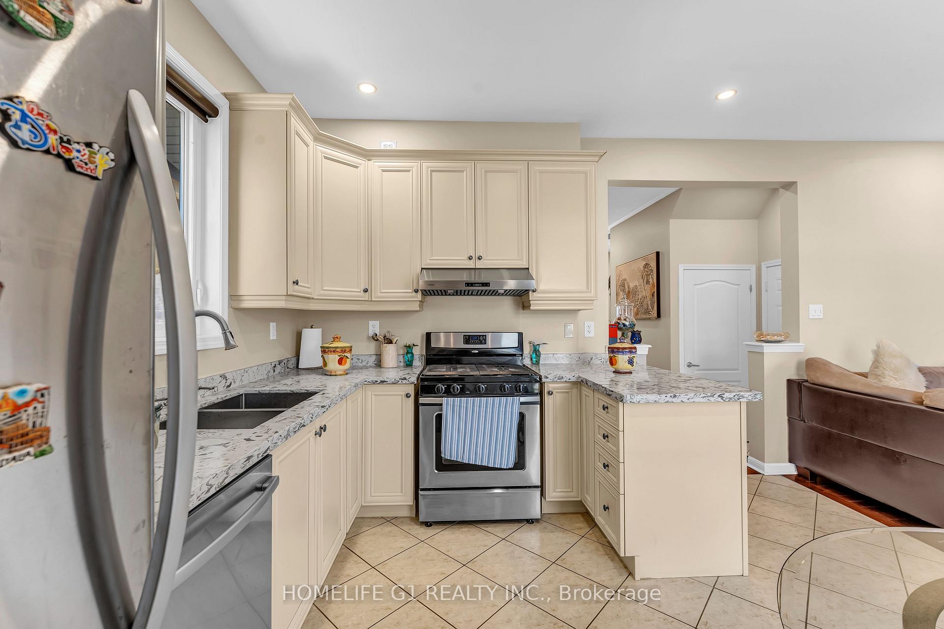 Photo 16 of 889 Challinor Terrace, Milton, Harrison — HOMEH