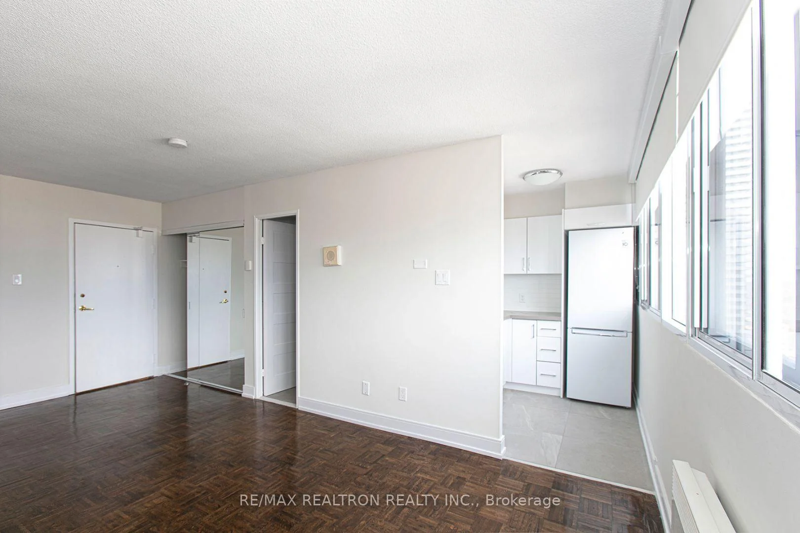 Photo 4 of Unit 1815, 33 Isabella Street, Toronto, Church-Yonge Corridor — HOMEH